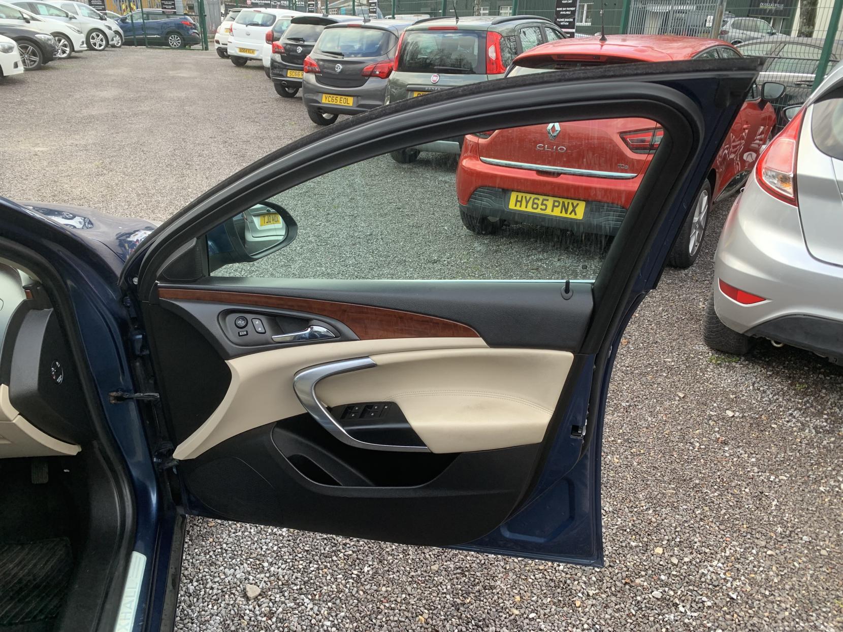 Vauxhall Insignia 2.0 CDTi Elite Nav Hatchback 5dr Diesel Auto Euro 5 (163 ps)