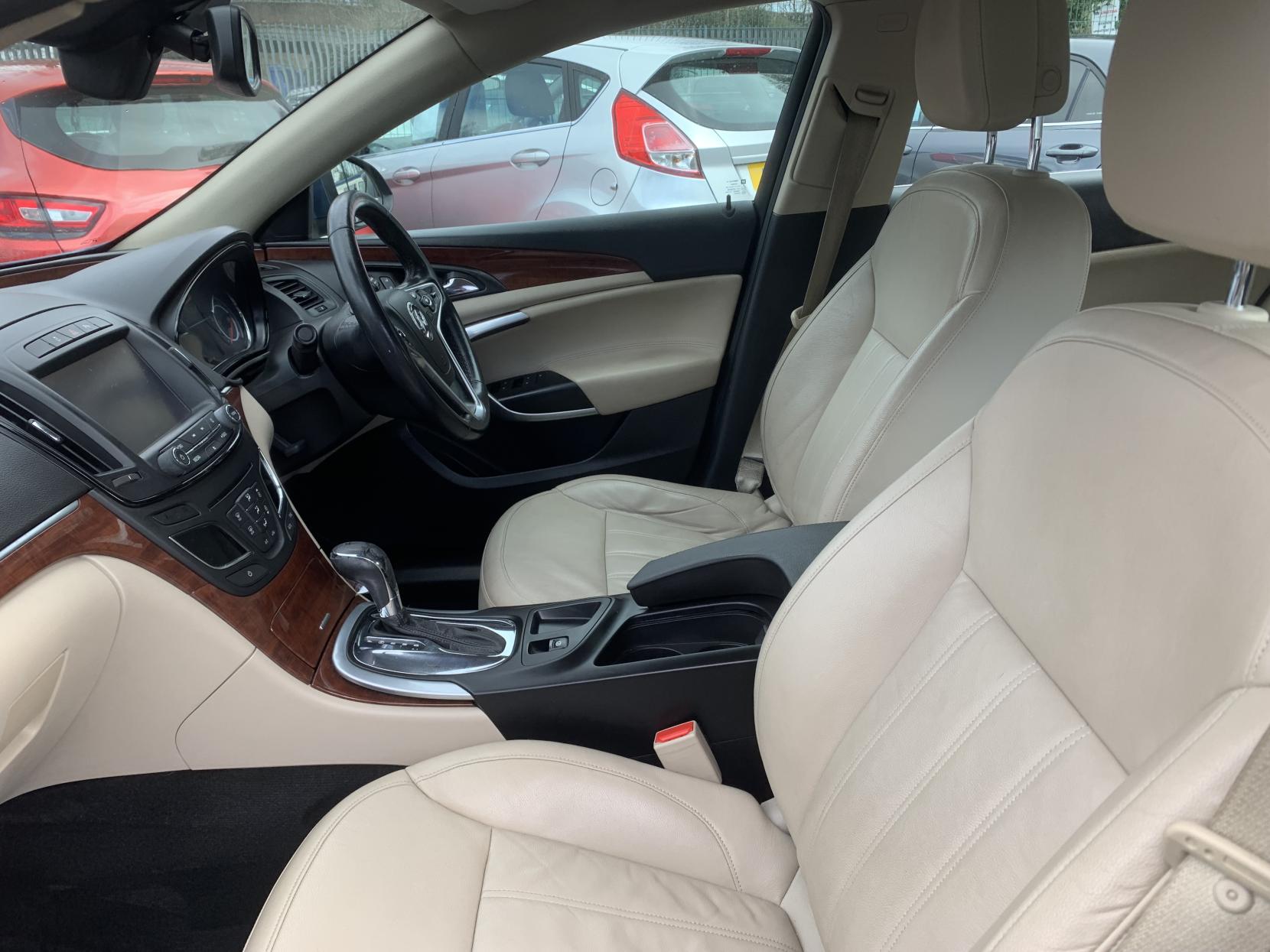 Vauxhall Insignia 2.0 CDTi Elite Nav Hatchback 5dr Diesel Auto Euro 5 (163 ps)