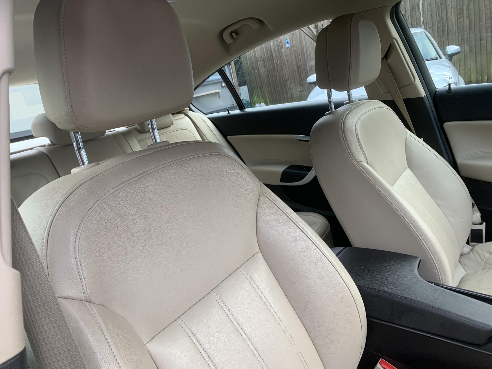 Vauxhall Insignia 2.0 CDTi Elite Nav Hatchback 5dr Diesel Auto Euro 5 (163 ps)