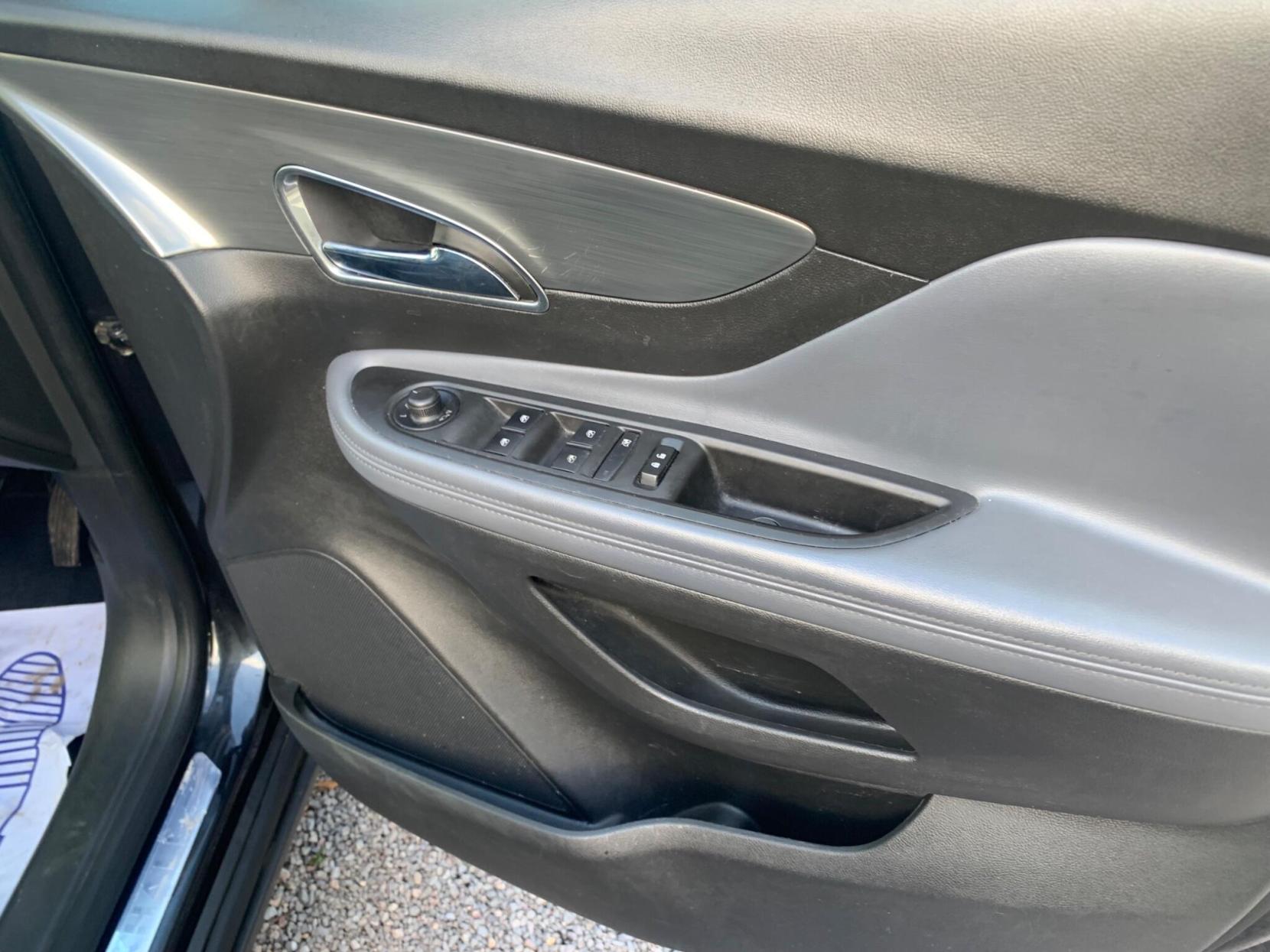 Vauxhall Mokka 1.6 SE 2WD Euro 5 (s/s) 5dr