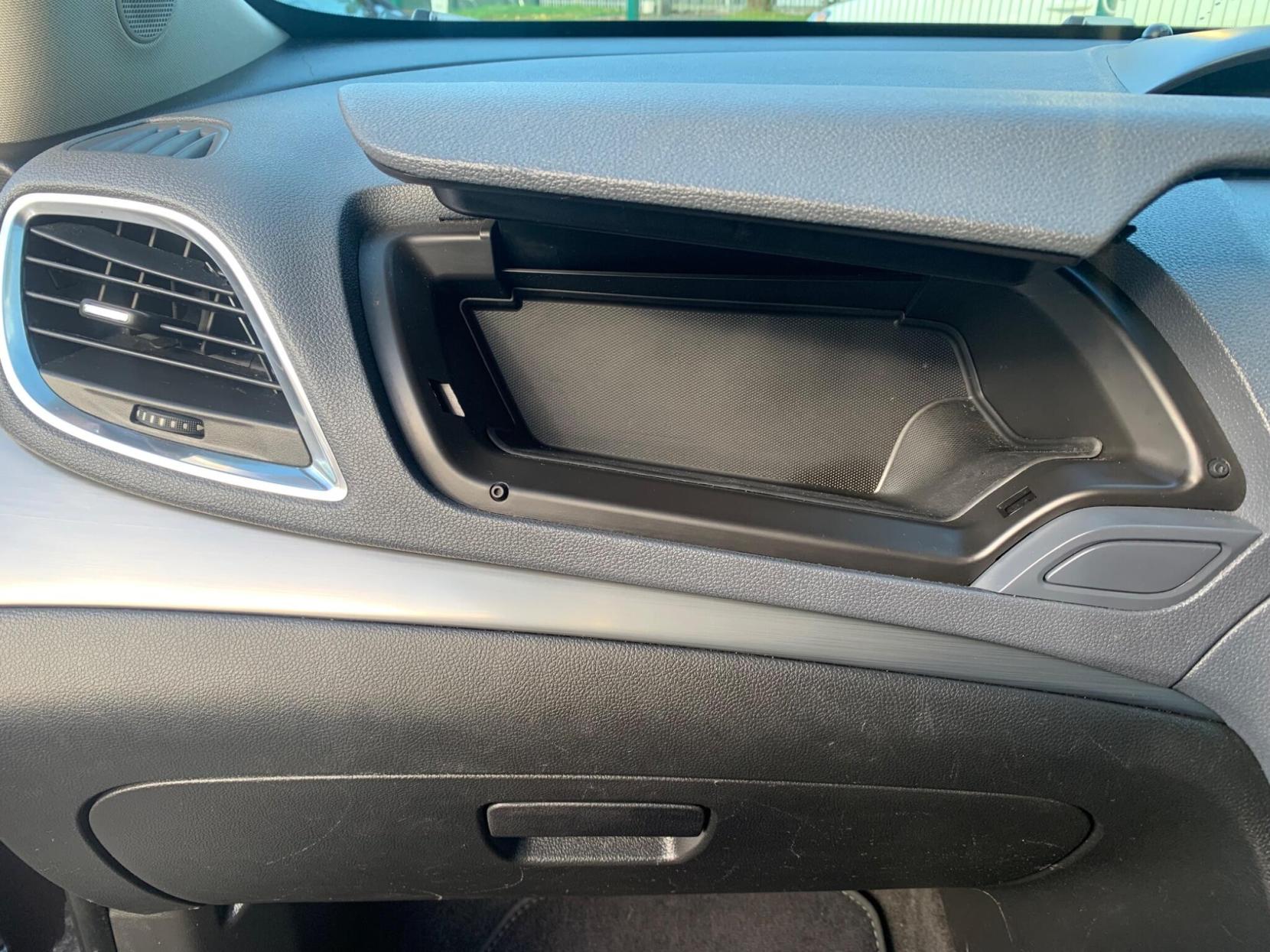 Vauxhall Mokka 1.6 SE 2WD Euro 5 (s/s) 5dr