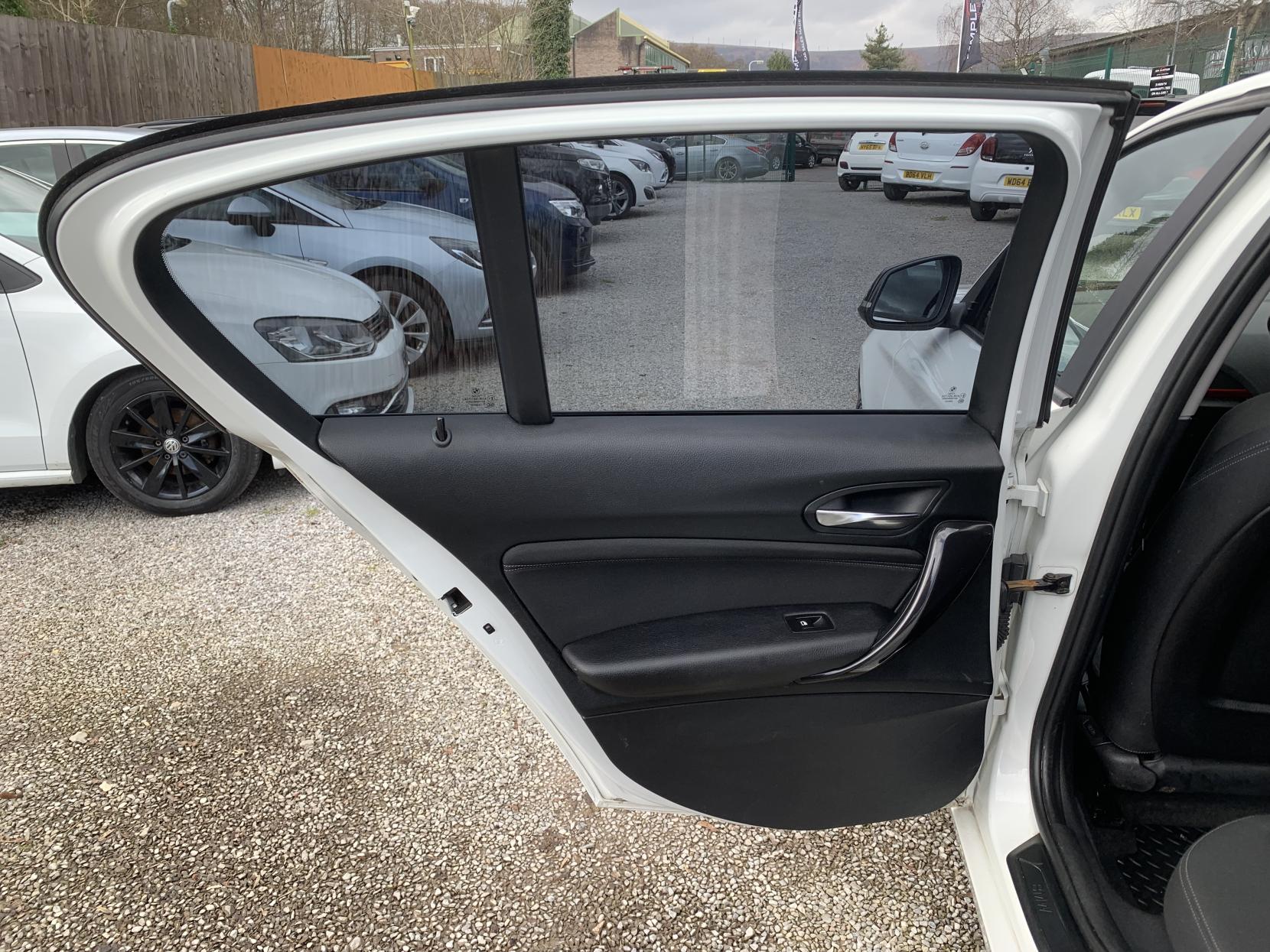 BMW 1 Series 2.0 116d Sport Hatchback 5dr Diesel Manual Euro 5 (s/s) (116 ps)