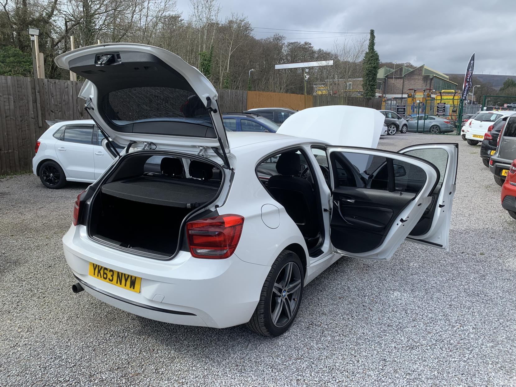 BMW 1 Series 2.0 116d Sport Hatchback 5dr Diesel Manual Euro 5 (s/s) (116 ps)