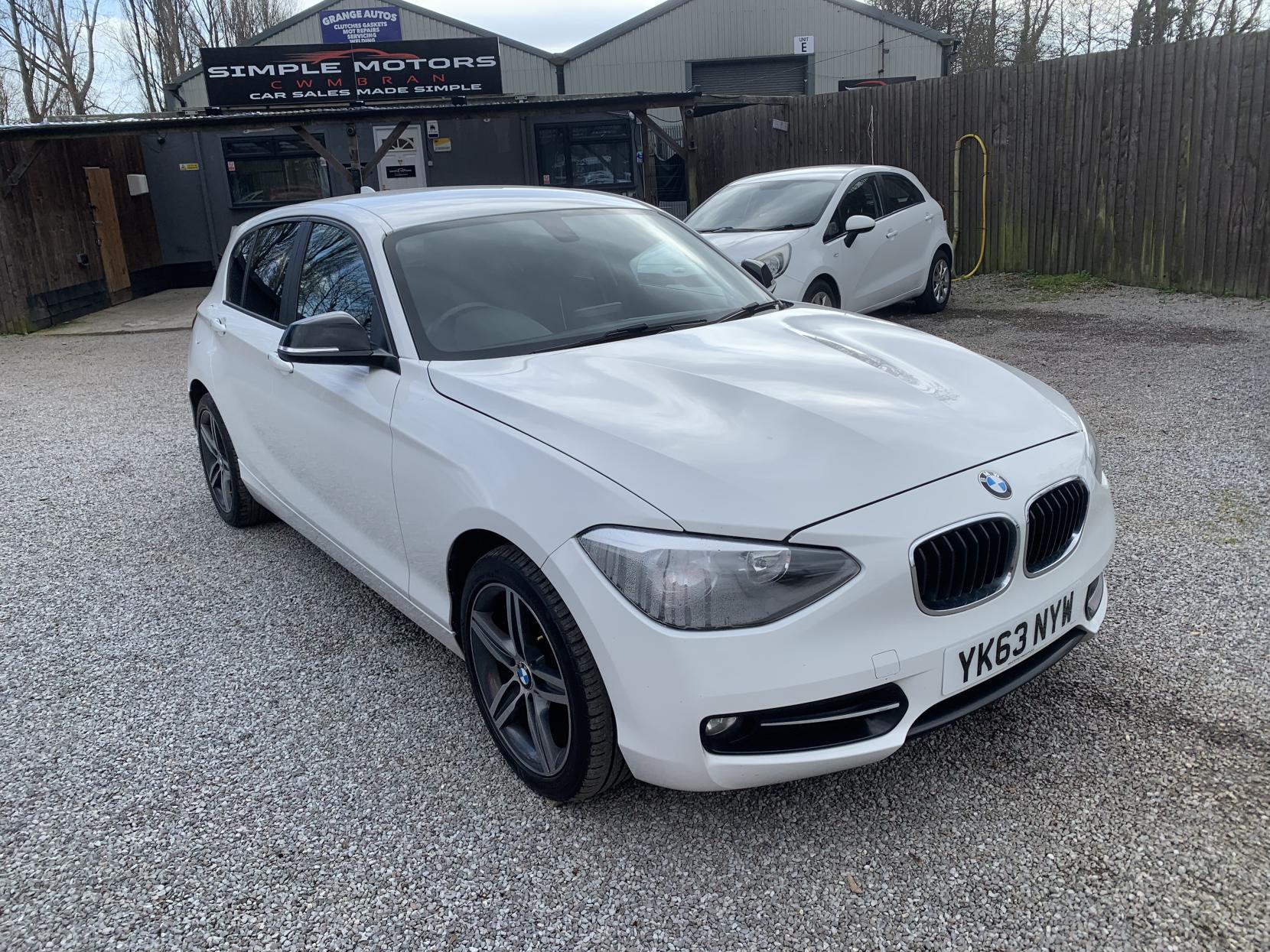 BMW 1 Series 2.0 116d Sport Hatchback 5dr Diesel Manual Euro 5 (s/s) (116 ps)