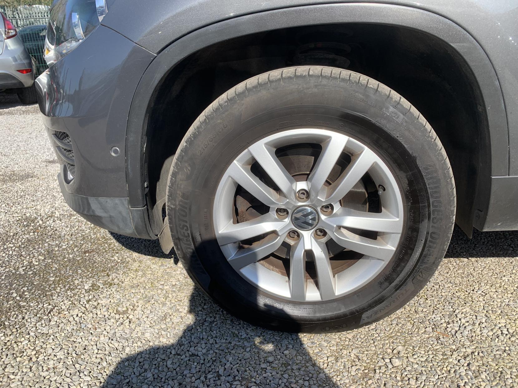 Volkswagen Tiguan 2.0 TDI BlueMotion Tech S SUV 5dr Diesel Manual 2WD Euro 5 (s/s) (110 ps)