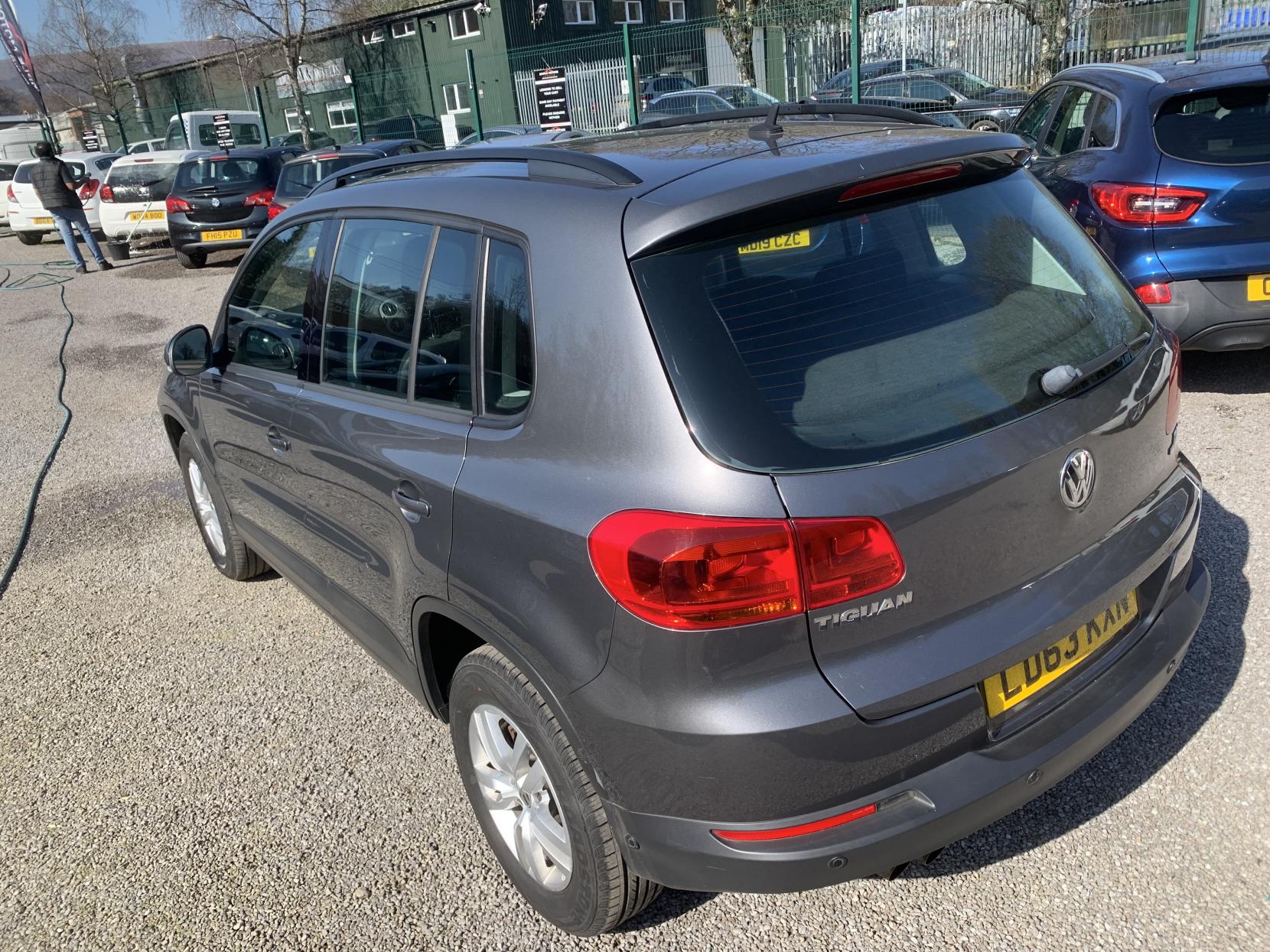 Volkswagen Tiguan 2.0 TDI BlueMotion Tech S SUV 5dr Diesel Manual 2WD Euro 5 (s/s) (110 ps)