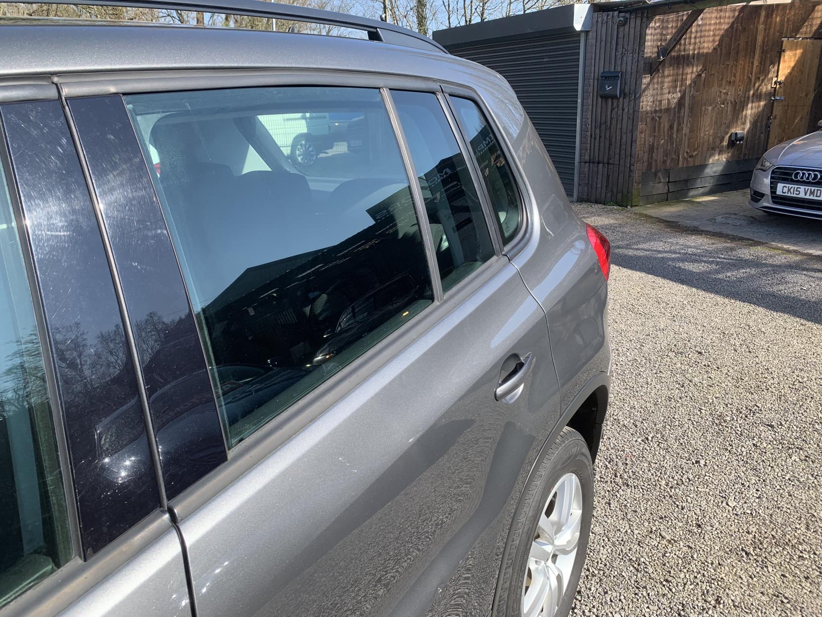 Volkswagen Tiguan 2.0 TDI BlueMotion Tech S SUV 5dr Diesel Manual 2WD Euro 5 (s/s) (110 ps)