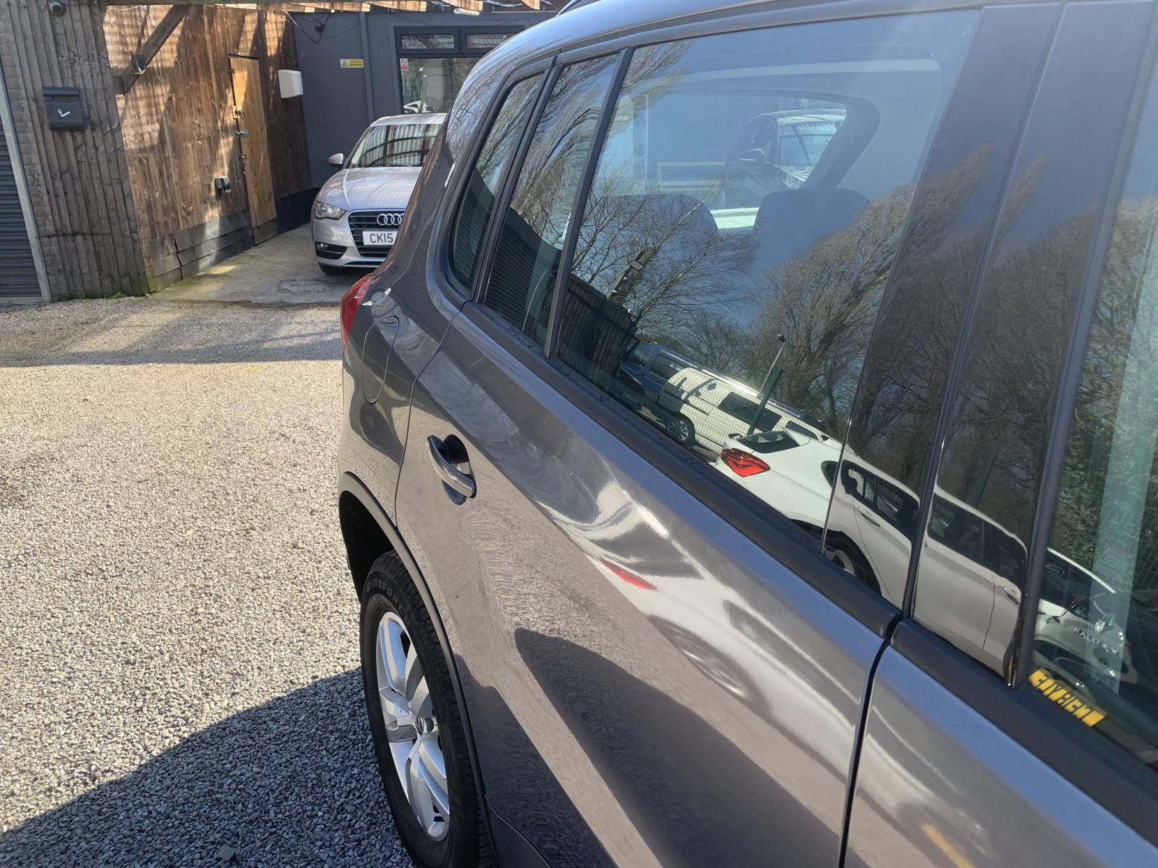 Volkswagen Tiguan 2.0 TDI BlueMotion Tech S SUV 5dr Diesel Manual 2WD Euro 5 (s/s) (110 ps)