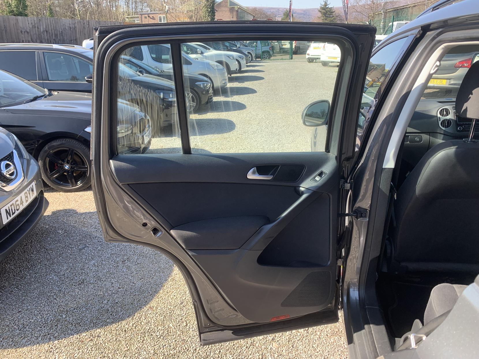 Volkswagen Tiguan 2.0 TDI BlueMotion Tech S SUV 5dr Diesel Manual 2WD Euro 5 (s/s) (110 ps)