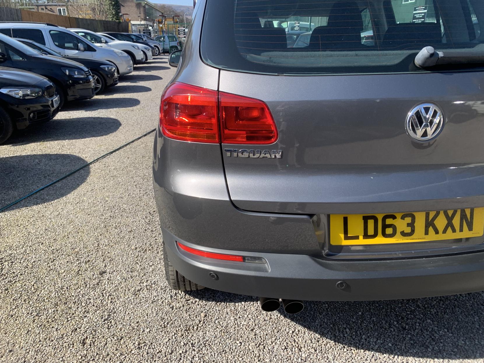 Volkswagen Tiguan 2.0 TDI BlueMotion Tech S SUV 5dr Diesel Manual 2WD Euro 5 (s/s) (110 ps)