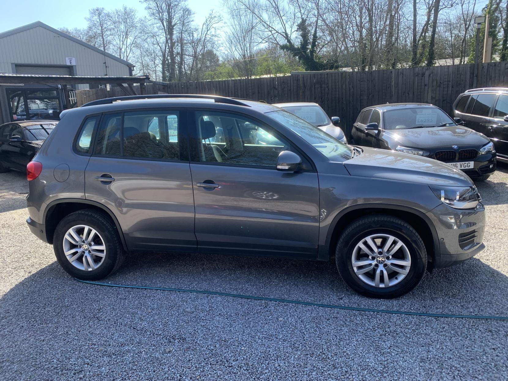 Volkswagen Tiguan 2.0 TDI BlueMotion Tech S SUV 5dr Diesel Manual 2WD Euro 5 (s/s) (110 ps)