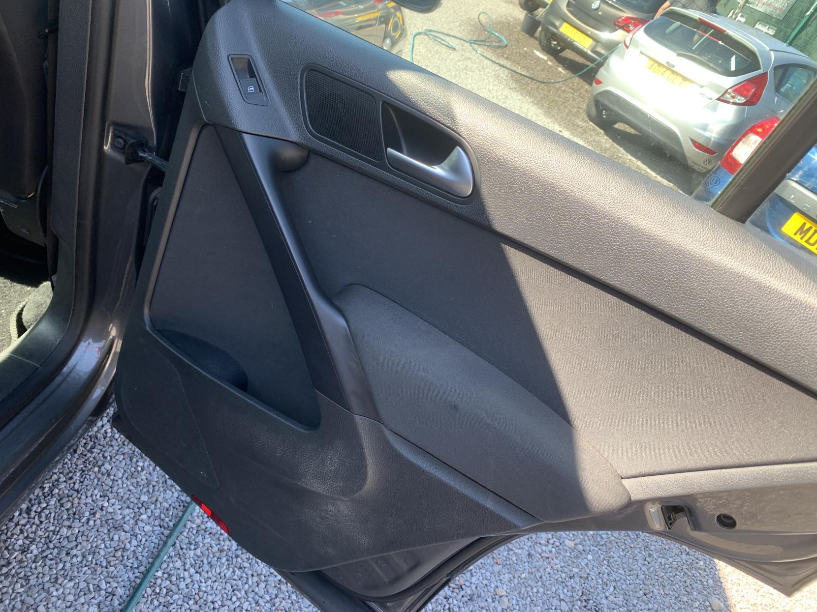 Volkswagen Tiguan 2.0 TDI BlueMotion Tech S SUV 5dr Diesel Manual 2WD Euro 5 (s/s) (110 ps)