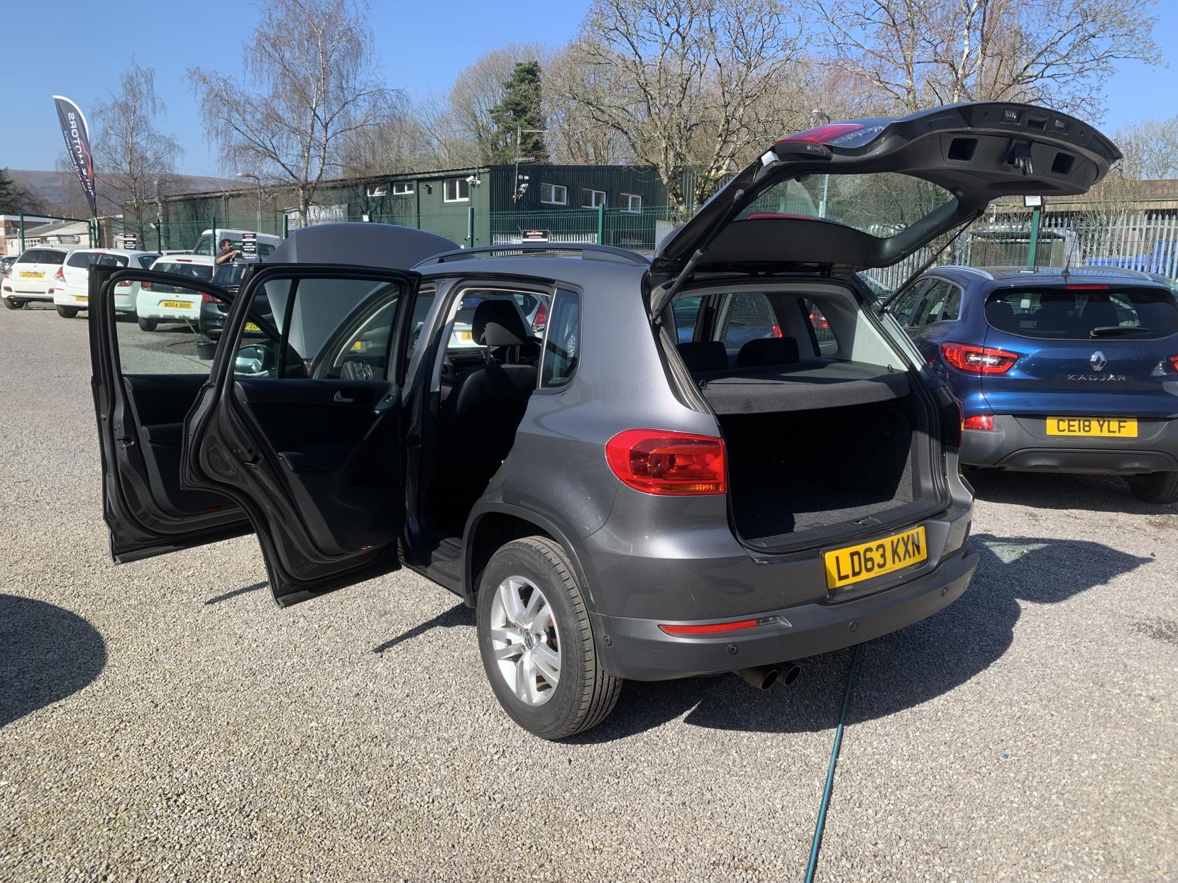 Volkswagen Tiguan 2.0 TDI BlueMotion Tech S SUV 5dr Diesel Manual 2WD Euro 5 (s/s) (110 ps)