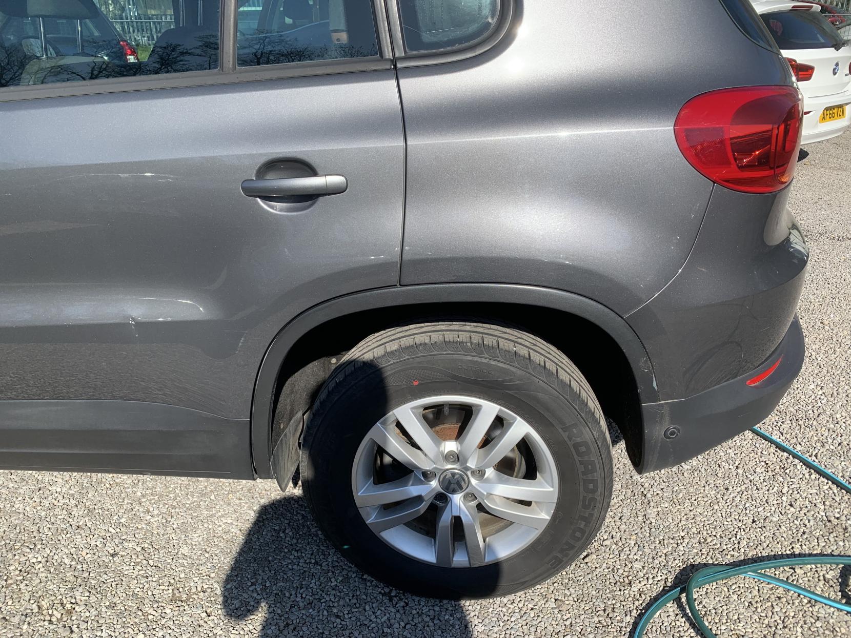 Volkswagen Tiguan 2.0 TDI BlueMotion Tech S SUV 5dr Diesel Manual 2WD Euro 5 (s/s) (110 ps)