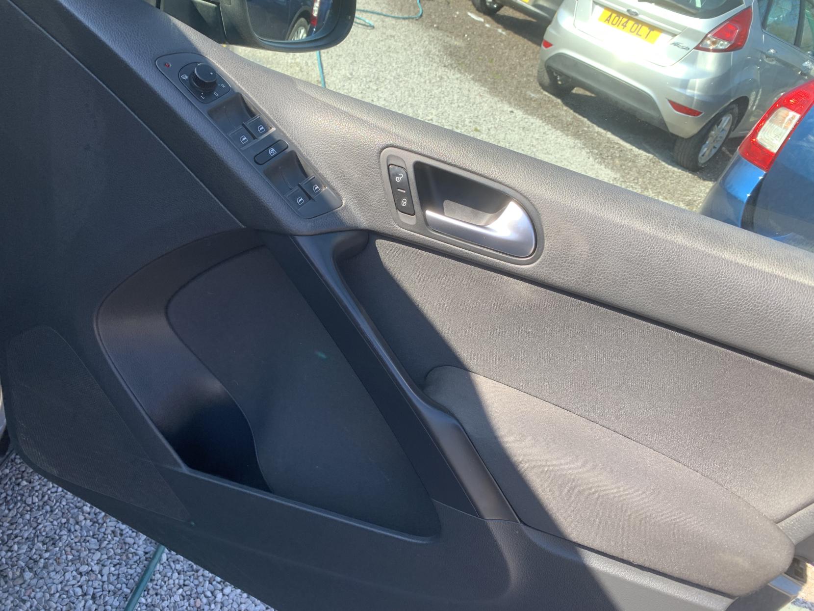 Volkswagen Tiguan 2.0 TDI BlueMotion Tech S SUV 5dr Diesel Manual 2WD Euro 5 (s/s) (110 ps)