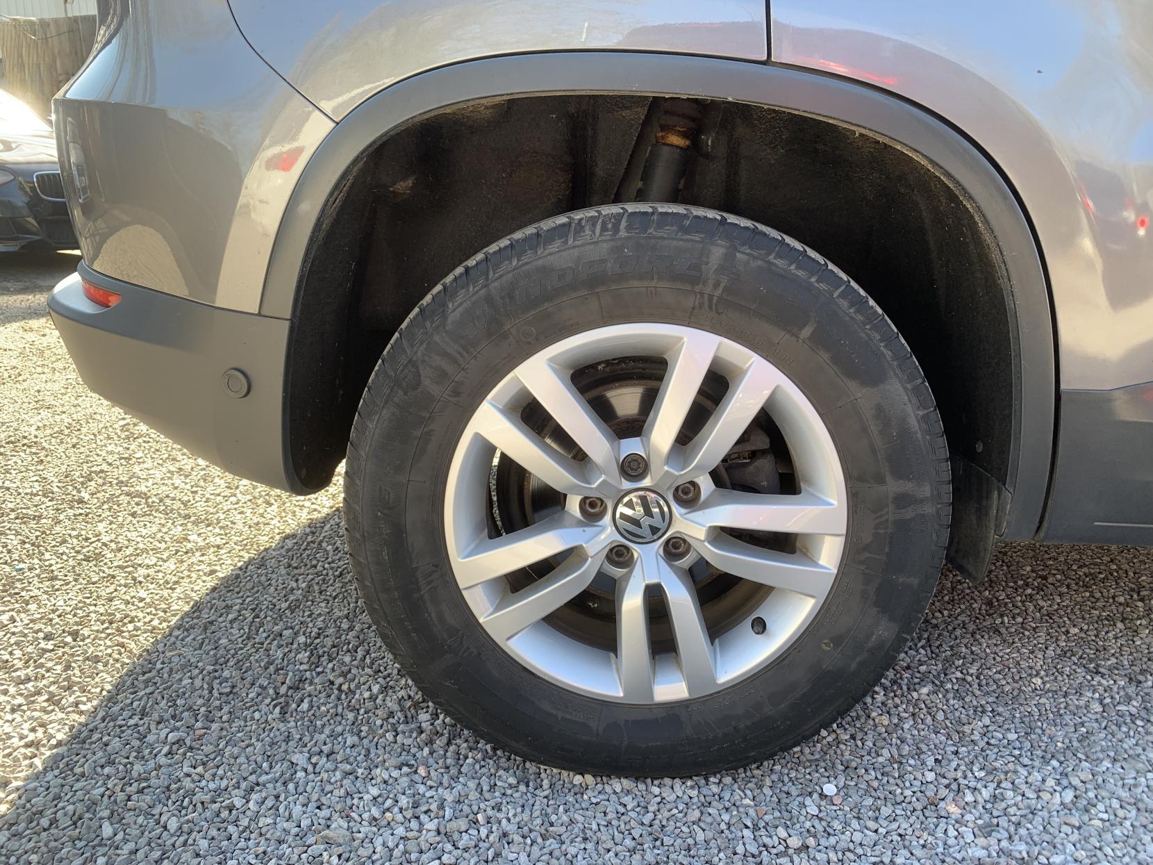 Volkswagen Tiguan 2.0 TDI BlueMotion Tech S SUV 5dr Diesel Manual 2WD Euro 5 (s/s) (110 ps)