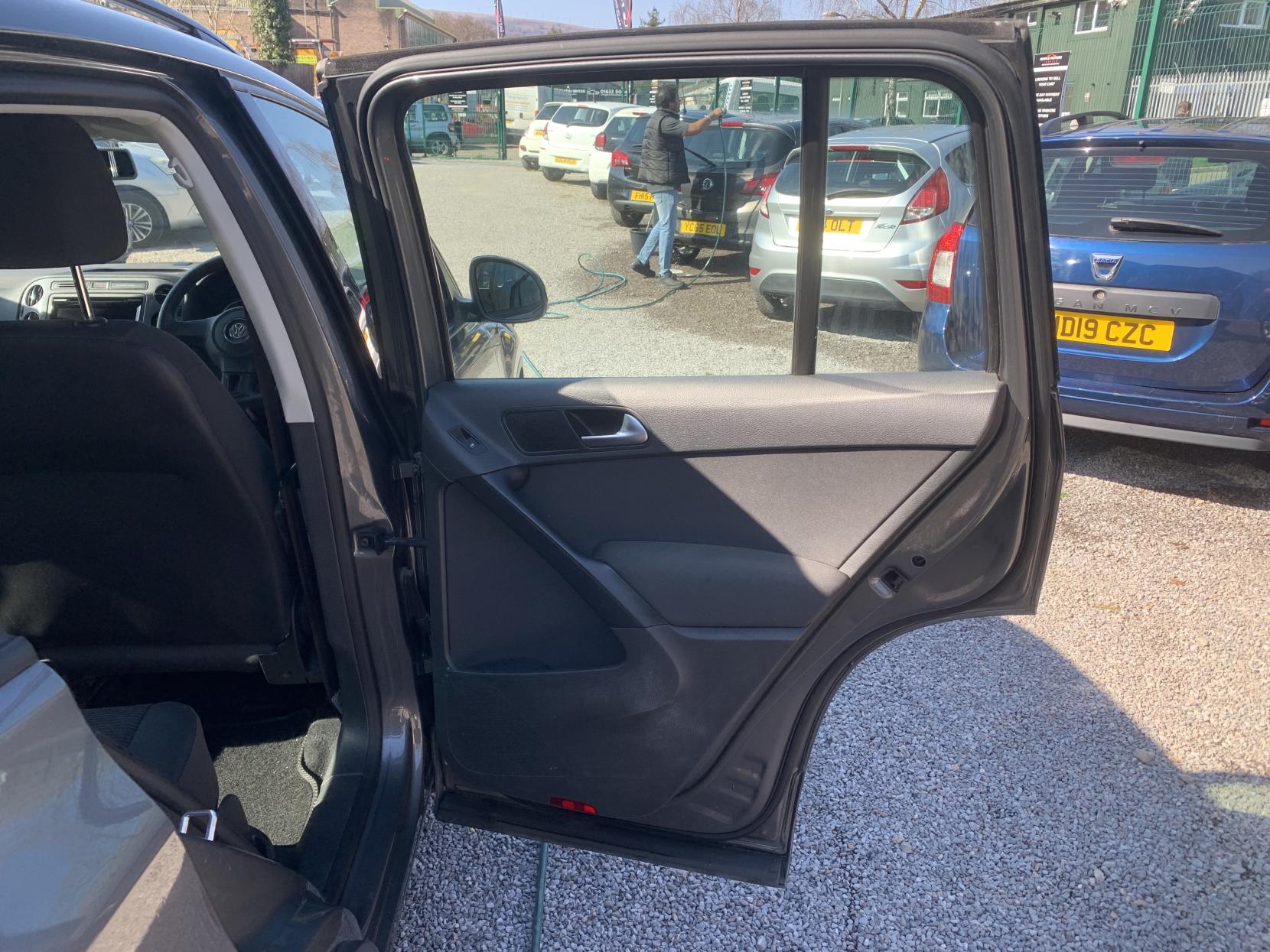 Volkswagen Tiguan 2.0 TDI BlueMotion Tech S SUV 5dr Diesel Manual 2WD Euro 5 (s/s) (110 ps)