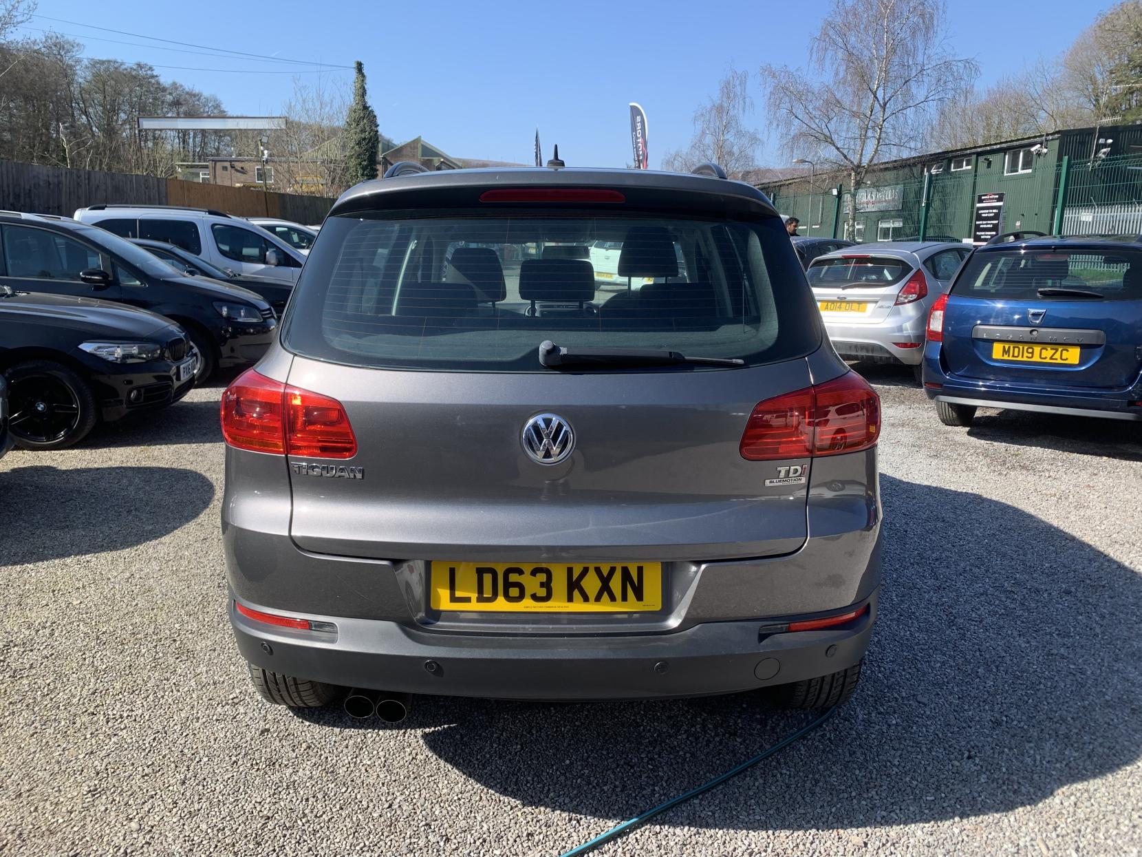 Volkswagen Tiguan 2.0 TDI BlueMotion Tech S SUV 5dr Diesel Manual 2WD Euro 5 (s/s) (110 ps)