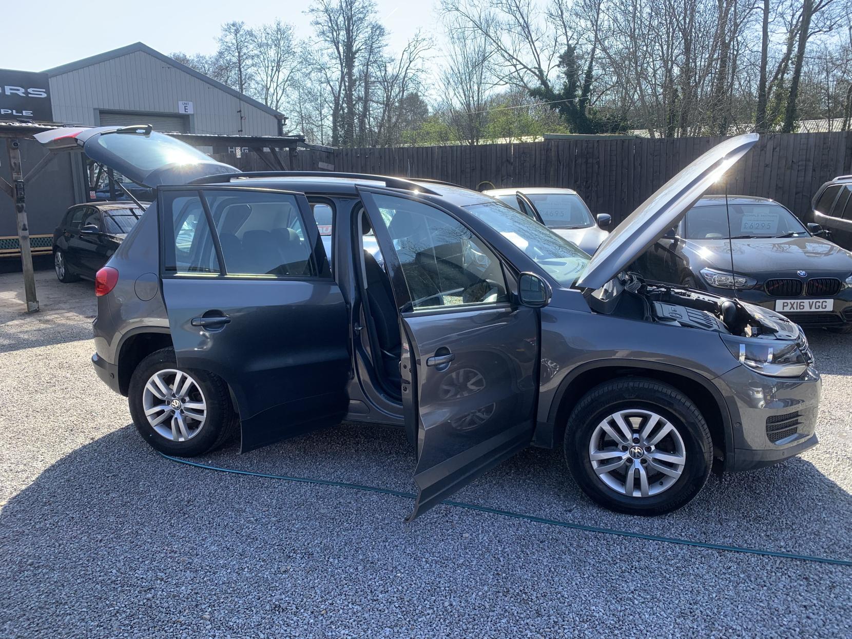 Volkswagen Tiguan 2.0 TDI BlueMotion Tech S SUV 5dr Diesel Manual 2WD Euro 5 (s/s) (110 ps)