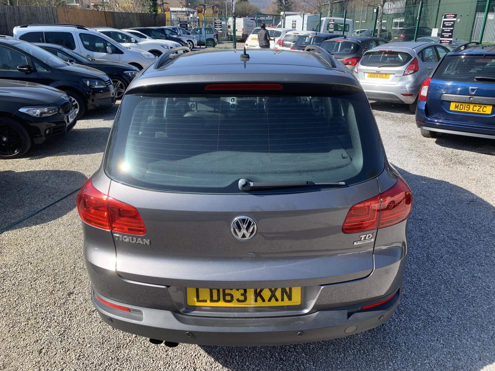 Volkswagen Tiguan 2.0 TDI BlueMotion Tech S SUV 5dr Diesel Manual 2WD Euro 5 (s/s) (110 ps)