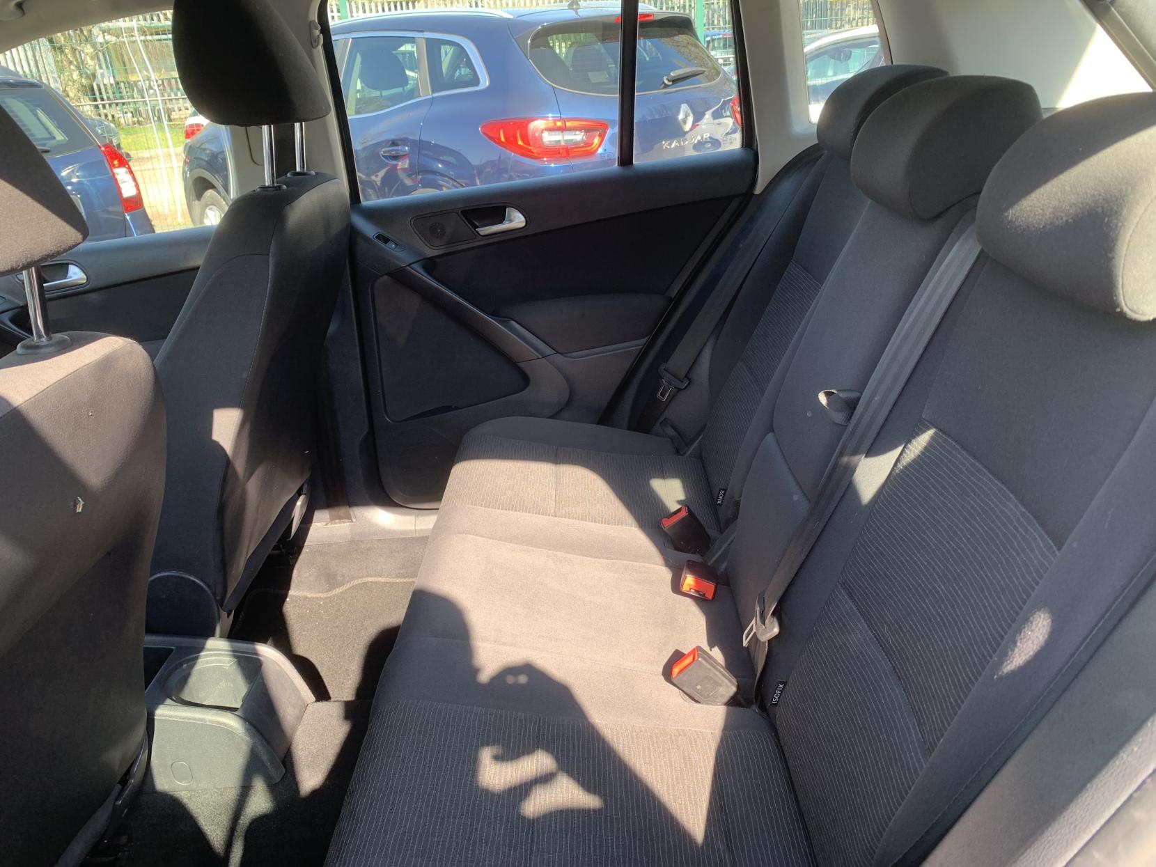 Volkswagen Tiguan 2.0 TDI BlueMotion Tech S SUV 5dr Diesel Manual 2WD Euro 5 (s/s) (110 ps)