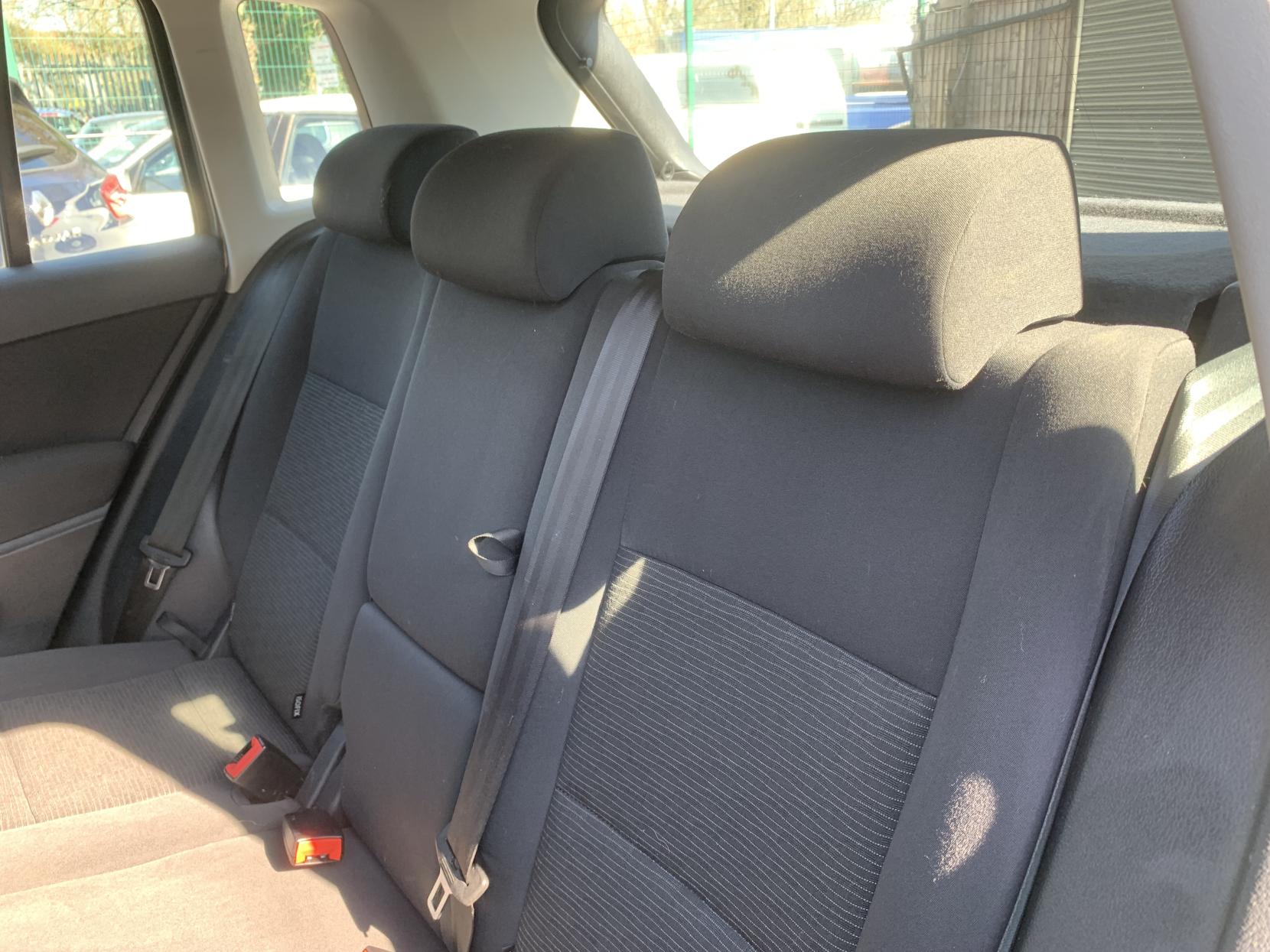 Volkswagen Tiguan 2.0 TDI BlueMotion Tech S SUV 5dr Diesel Manual 2WD Euro 5 (s/s) (110 ps)