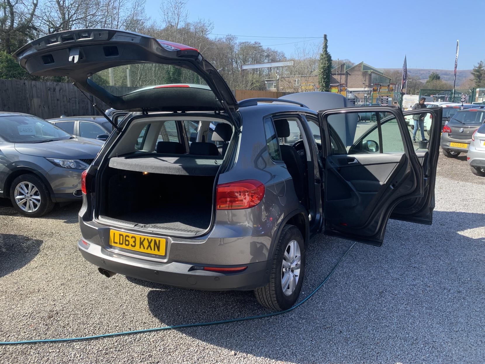 Volkswagen Tiguan 2.0 TDI BlueMotion Tech S SUV 5dr Diesel Manual 2WD Euro 5 (s/s) (110 ps)