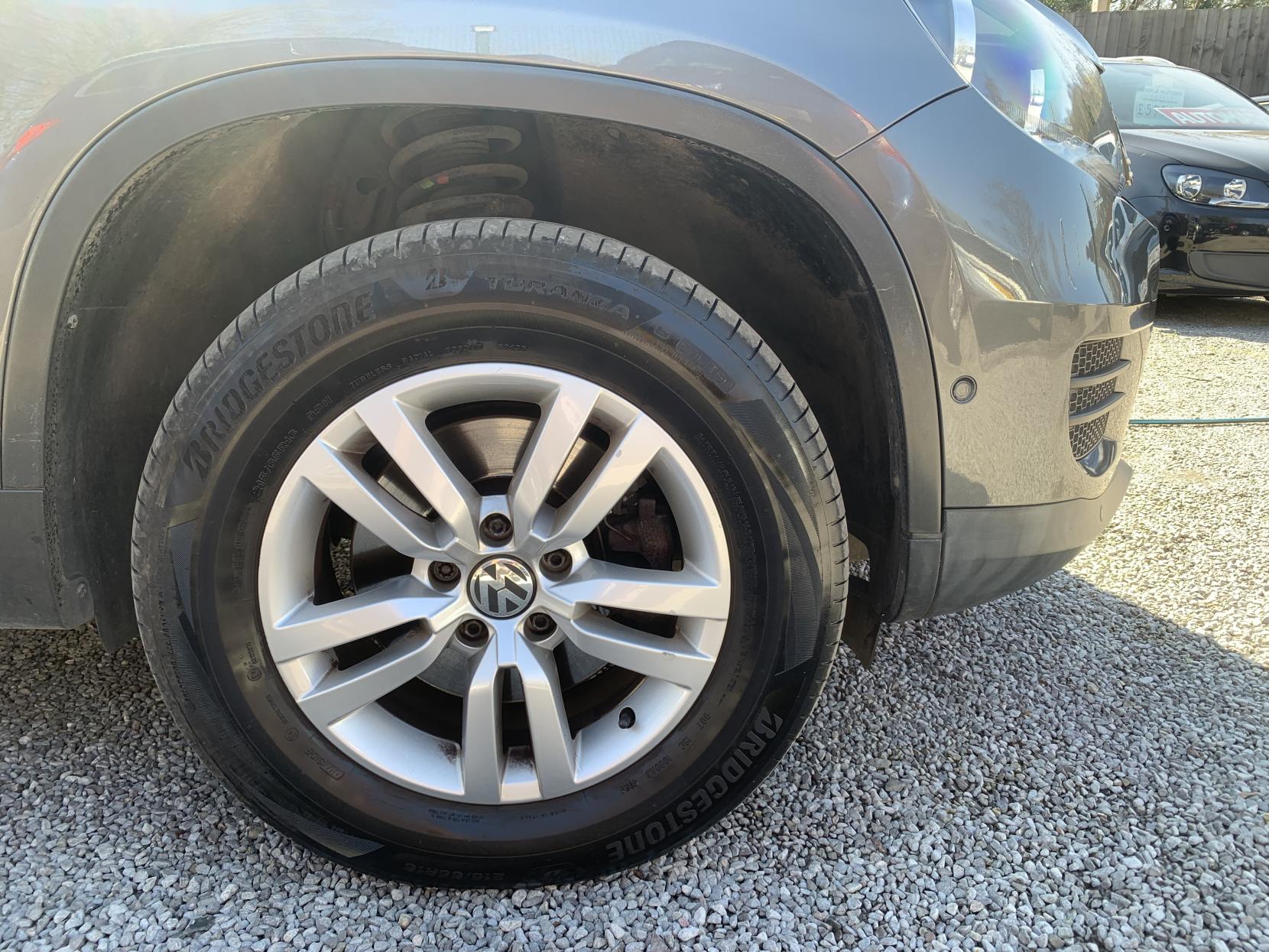 Volkswagen Tiguan 2.0 TDI BlueMotion Tech S SUV 5dr Diesel Manual 2WD Euro 5 (s/s) (110 ps)