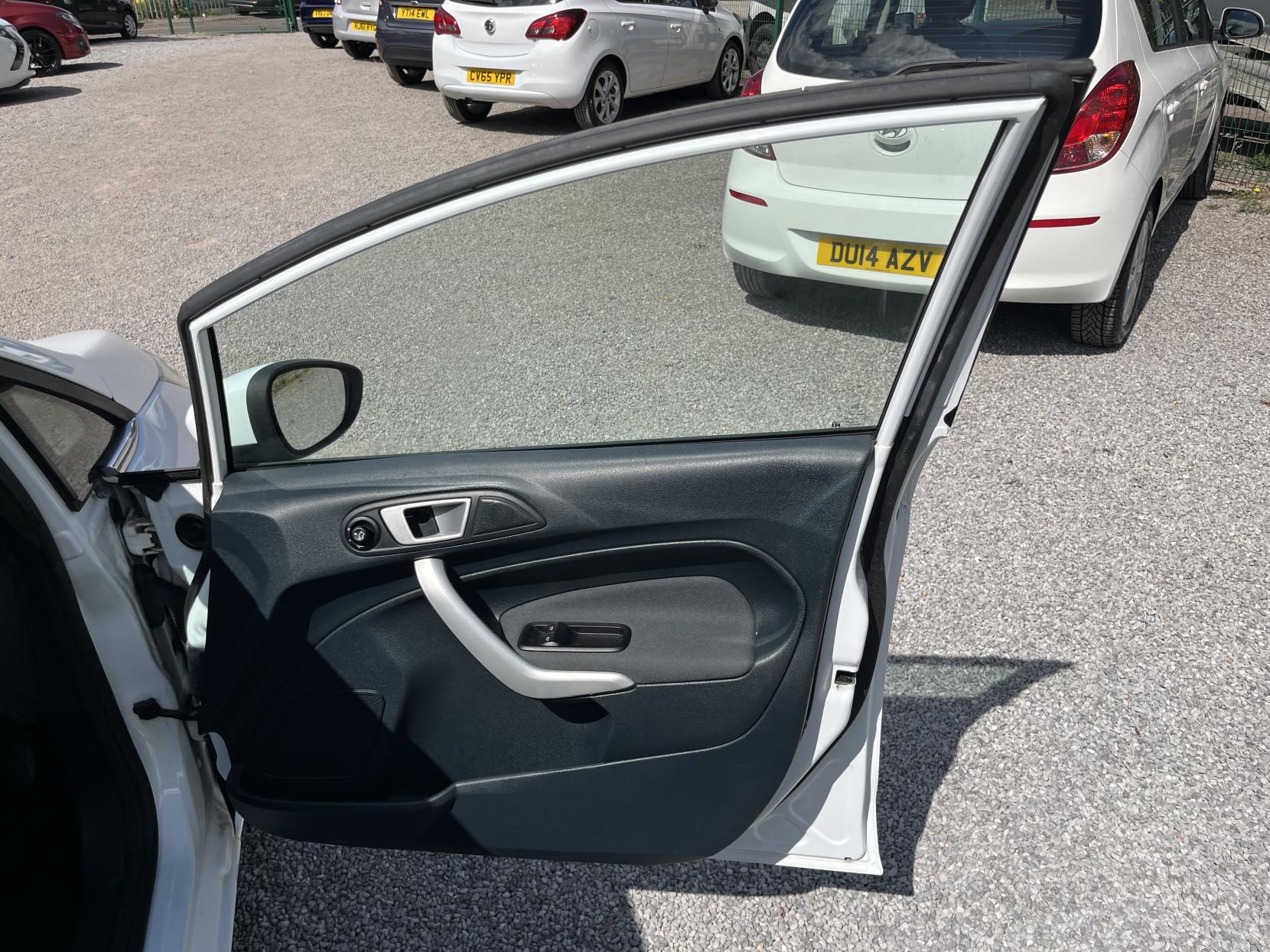 2012 00 FORD FIESTA