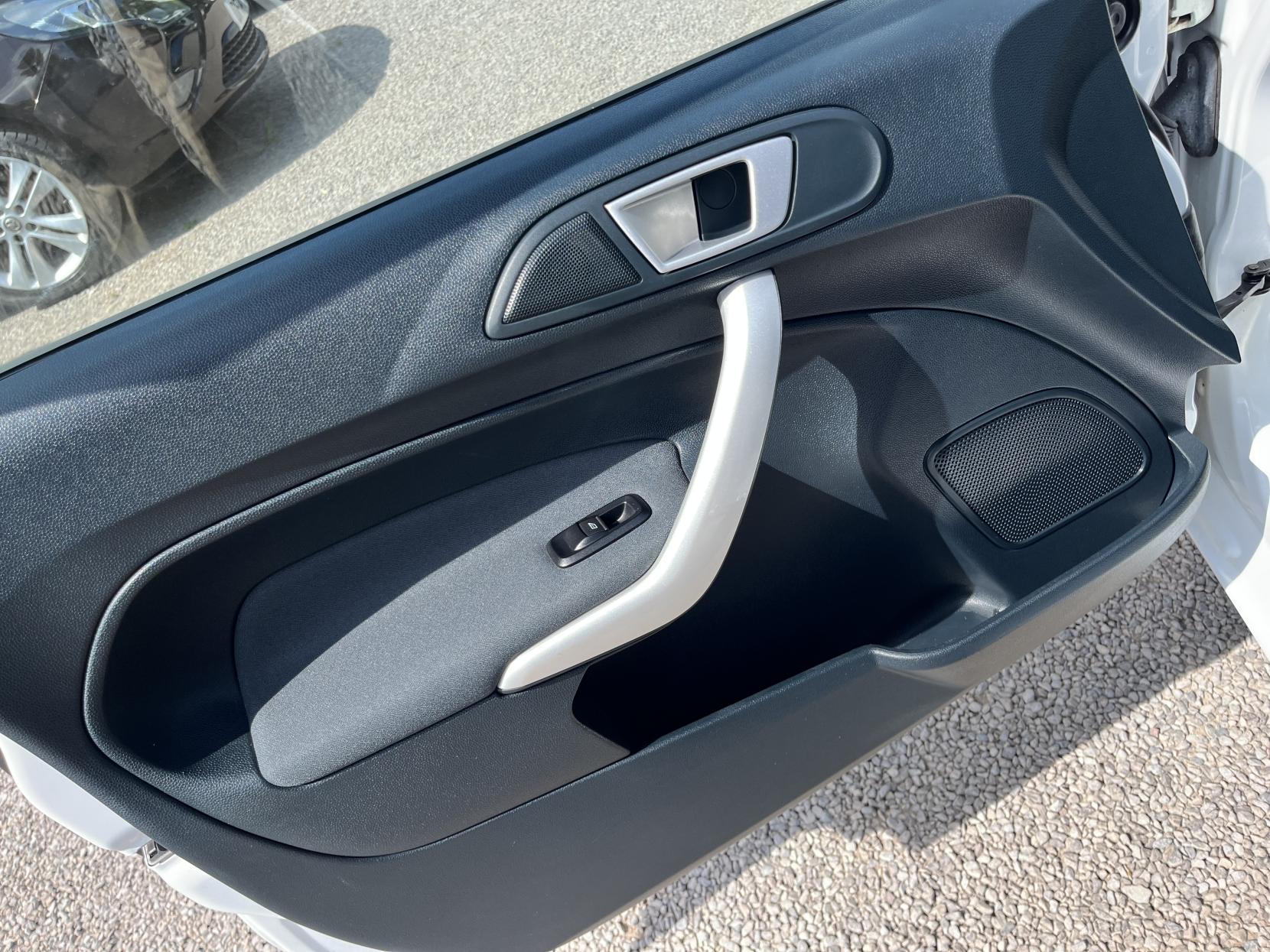 2012 00 FORD FIESTA