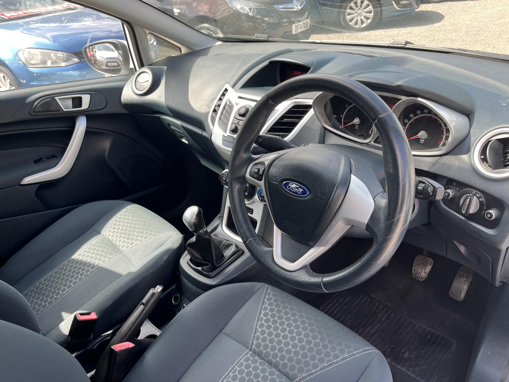 2012 00 FORD FIESTA