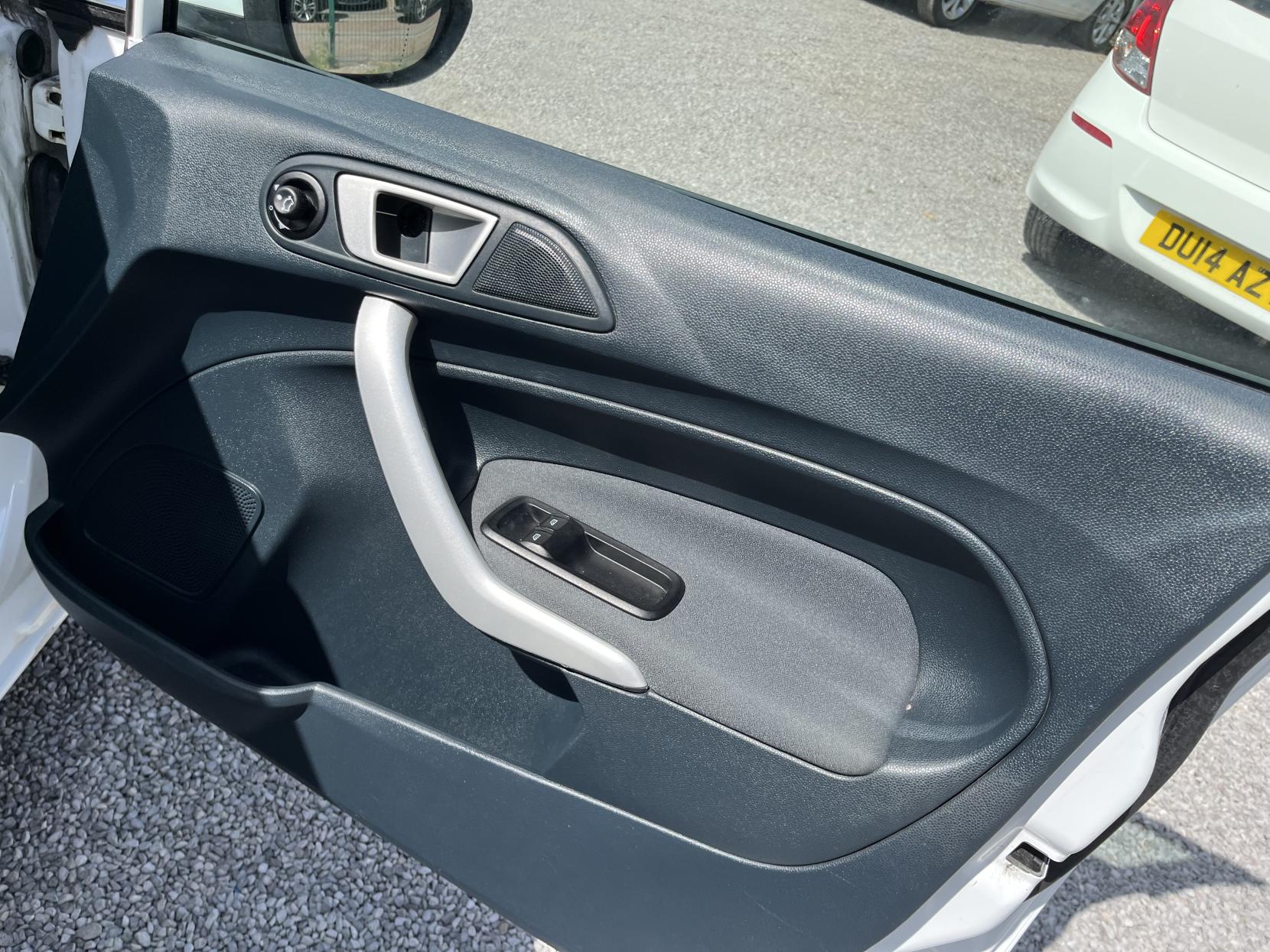 2012 00 FORD FIESTA