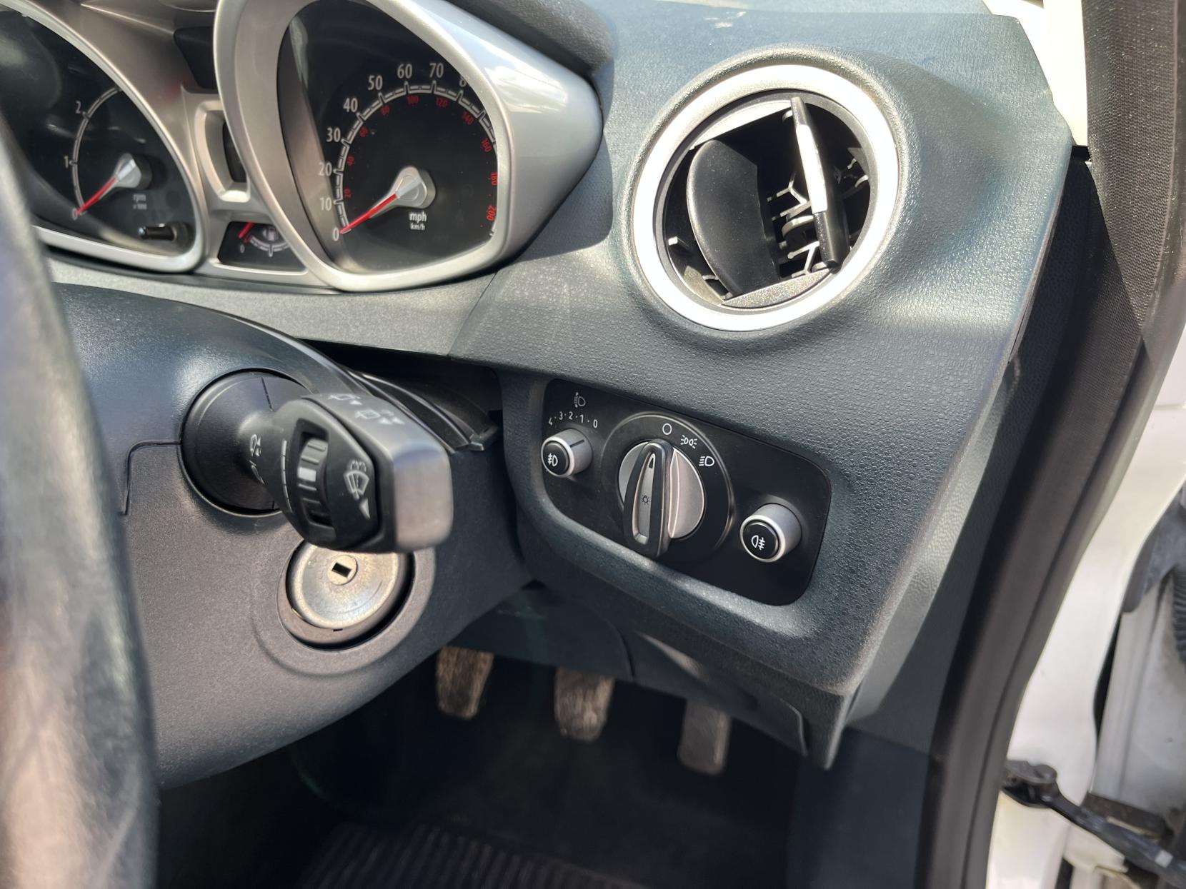2012 00 FORD FIESTA