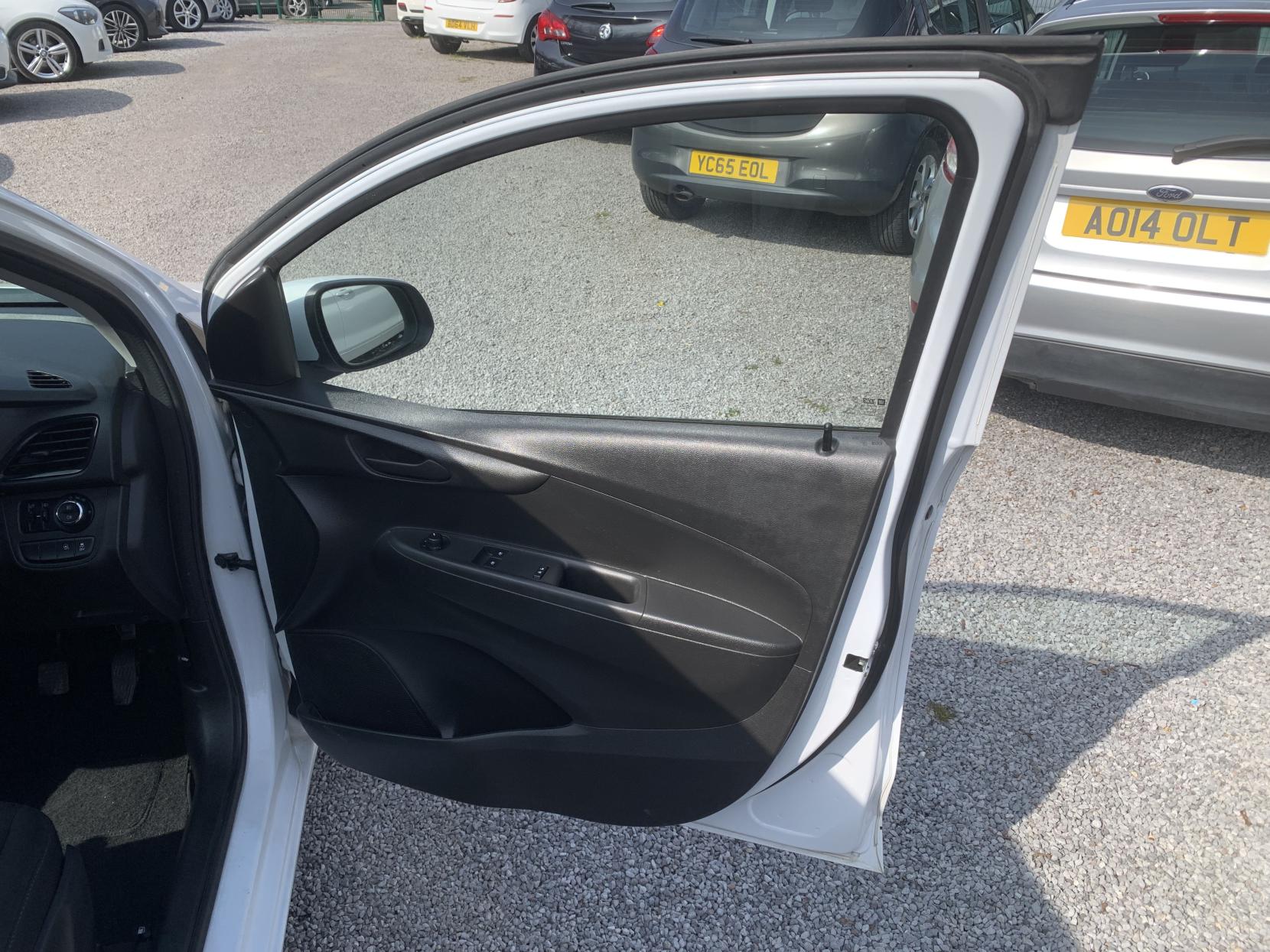 Vauxhall Viva 1.0i SE Hatchback 5dr Petrol Manual Euro 6 (a/c) (73 ps)