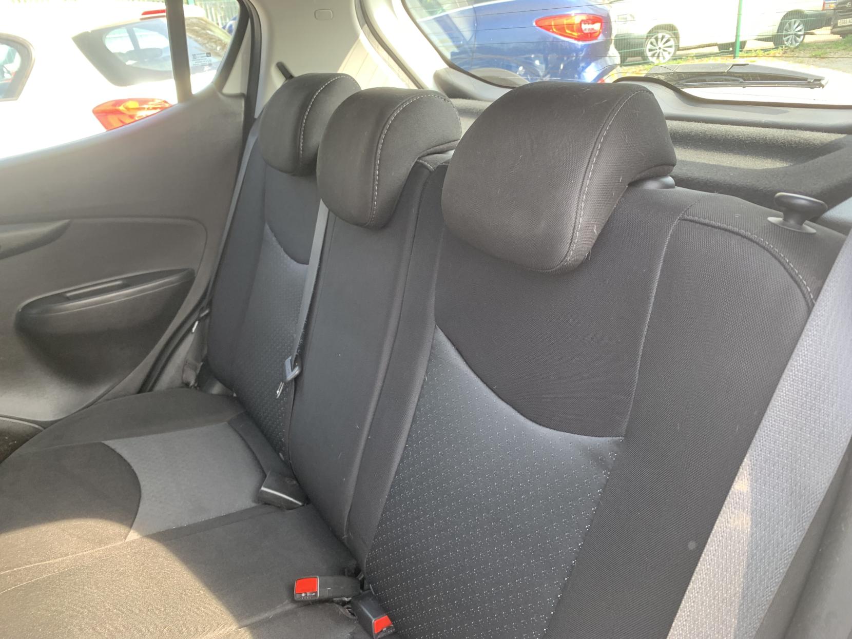 Vauxhall Viva 1.0i SE Hatchback 5dr Petrol Manual Euro 6 (a/c) (73 ps)