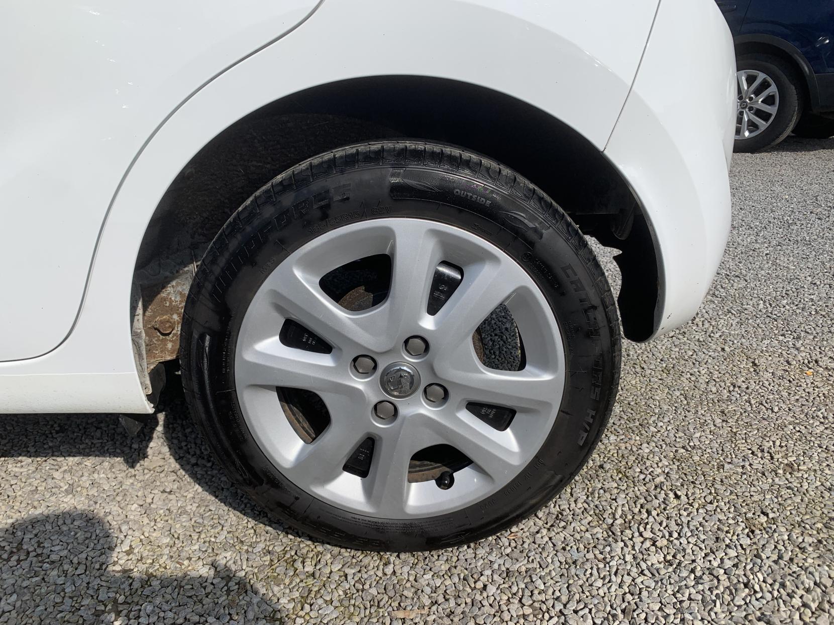 Vauxhall Viva 1.0i SE Hatchback 5dr Petrol Manual Euro 6 (a/c) (73 ps)