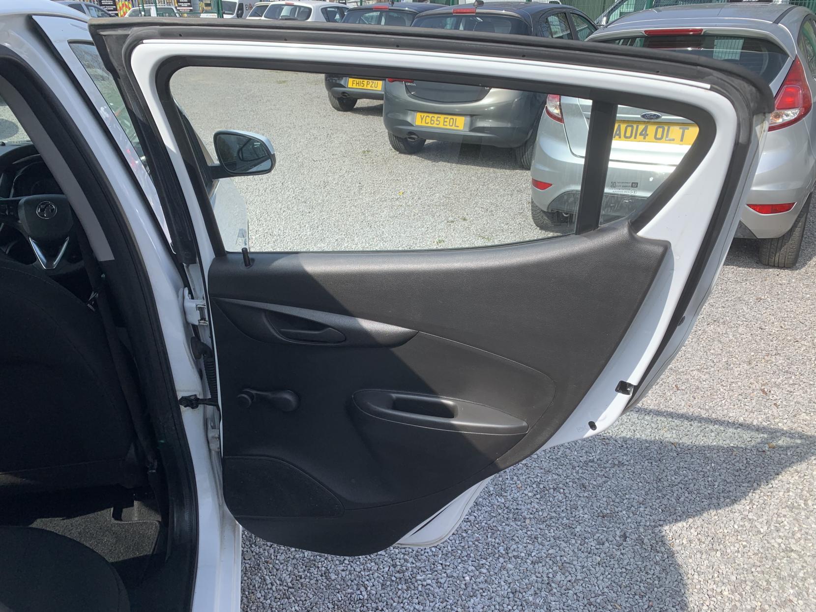 Vauxhall Viva 1.0i SE Hatchback 5dr Petrol Manual Euro 6 (a/c) (73 ps)