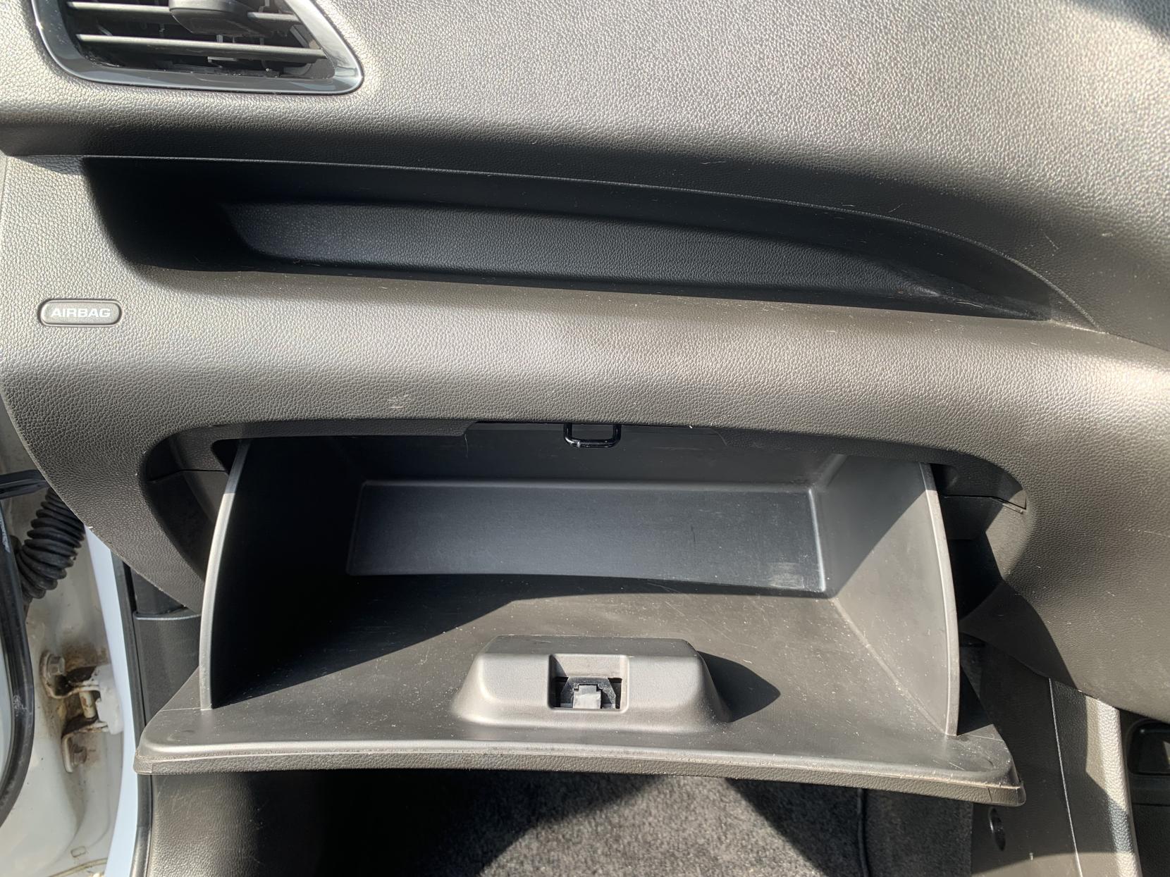 Vauxhall Viva 1.0i SE Hatchback 5dr Petrol Manual Euro 6 (a/c) (73 ps)