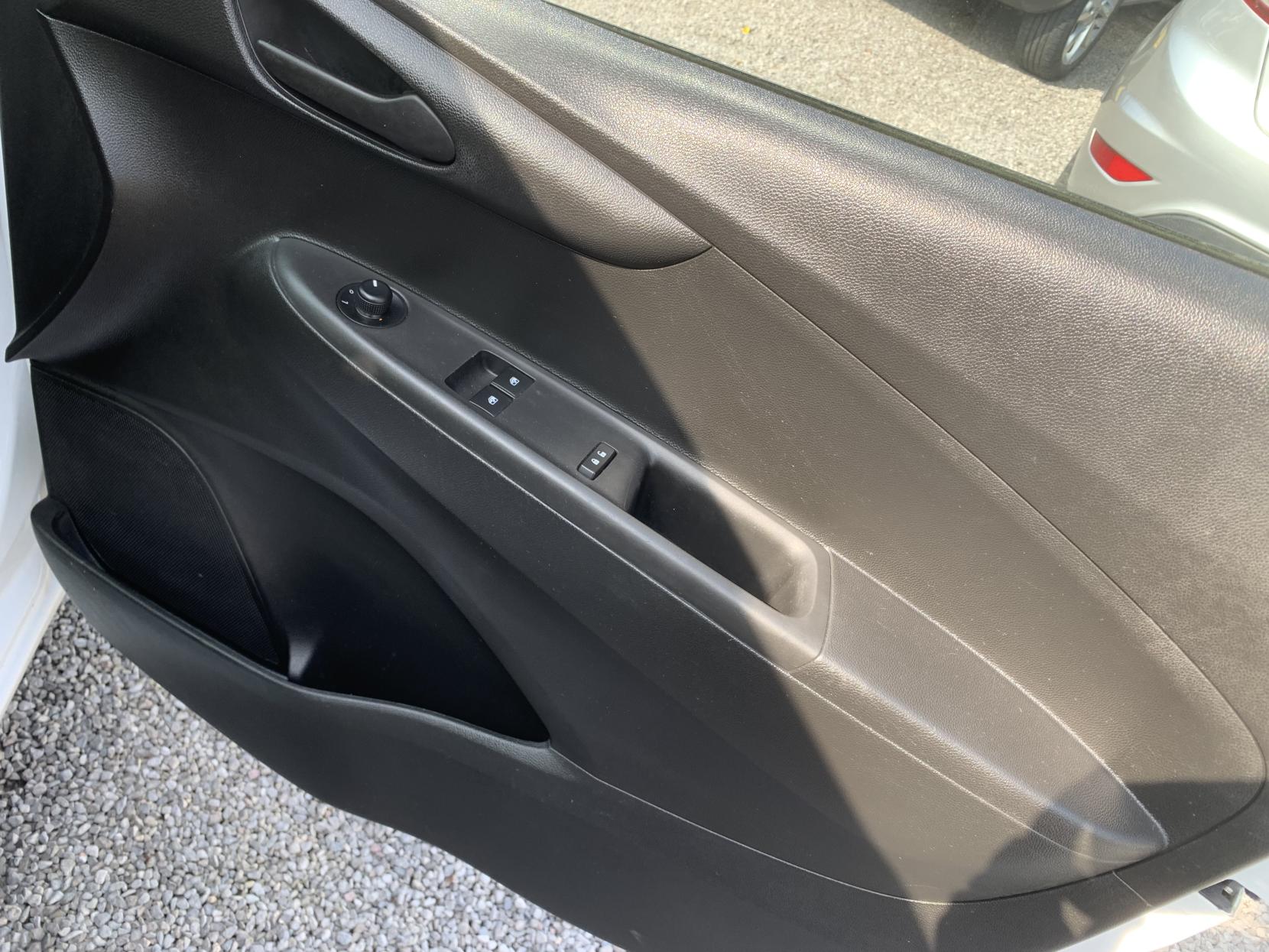 Vauxhall Viva 1.0i SE Hatchback 5dr Petrol Manual Euro 6 (a/c) (73 ps)