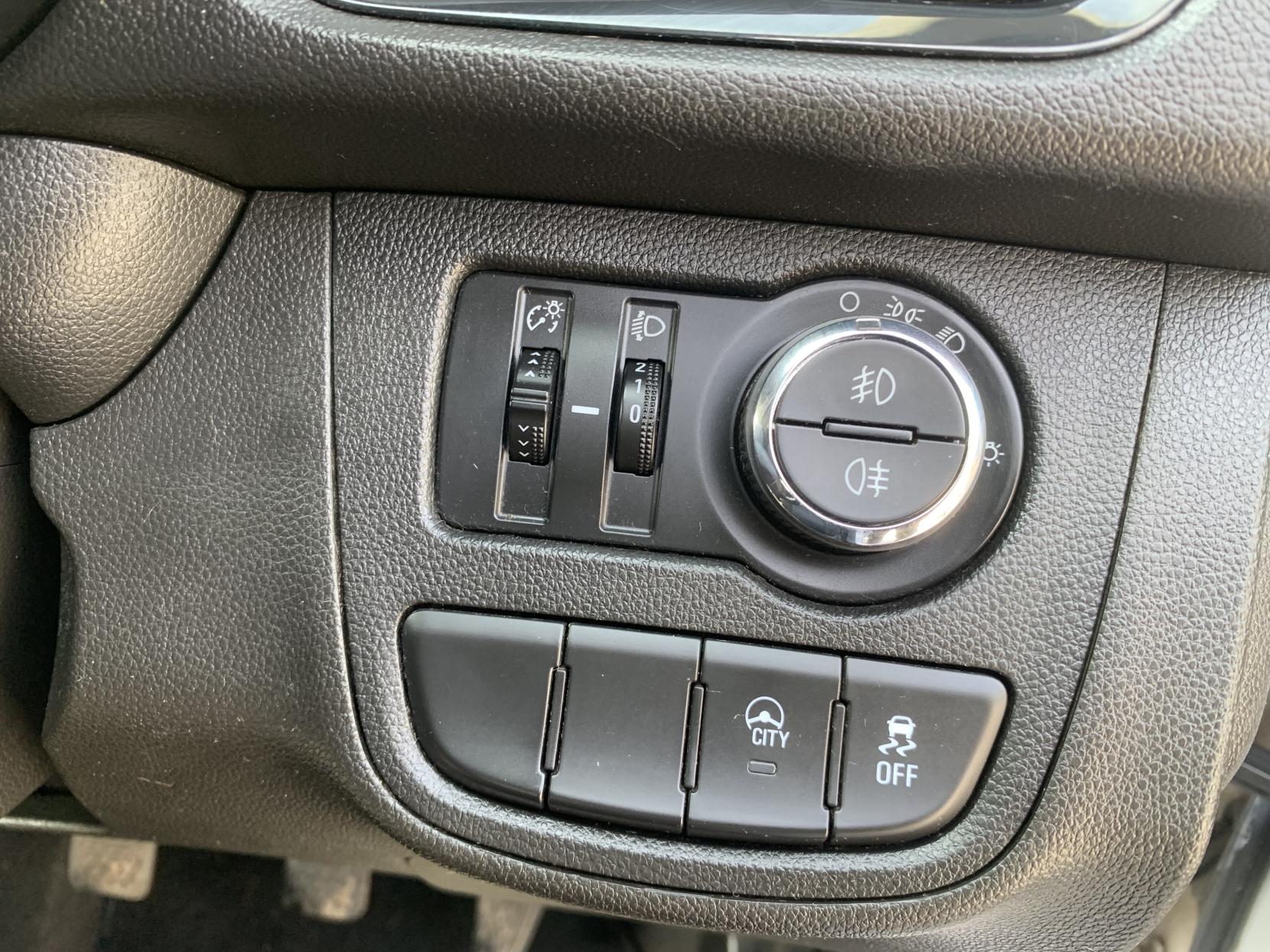 Vauxhall Viva 1.0i SE Hatchback 5dr Petrol Manual Euro 6 (a/c) (73 ps)