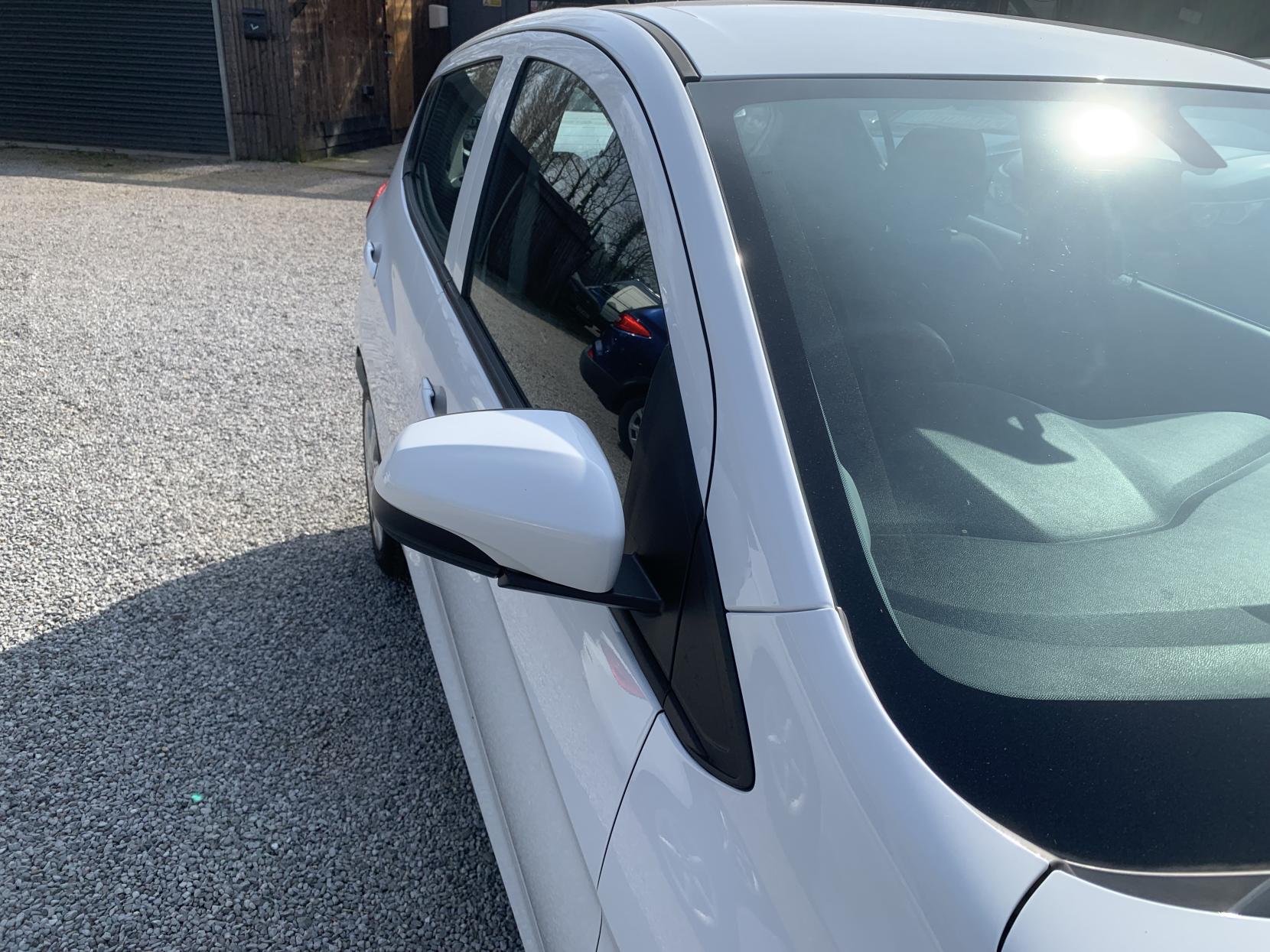 Vauxhall Viva 1.0i SE Hatchback 5dr Petrol Manual Euro 6 (a/c) (73 ps)