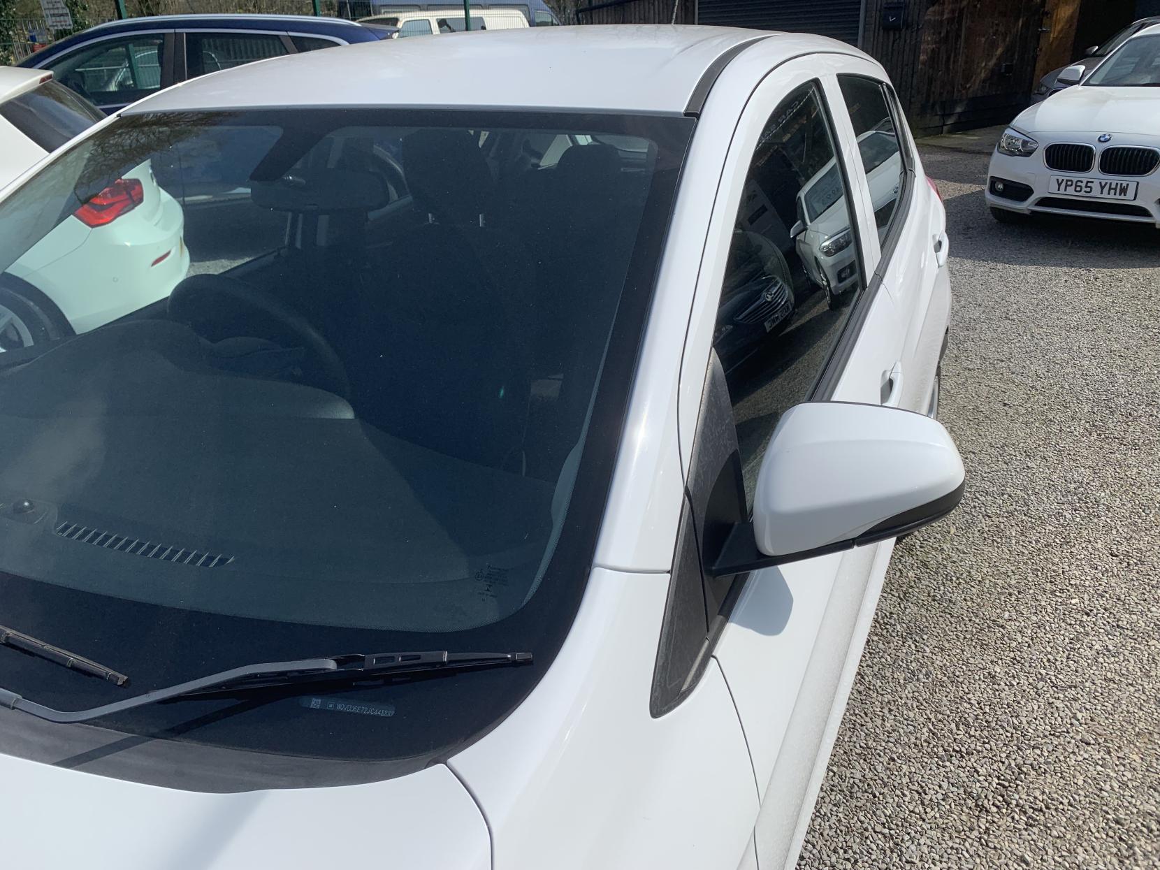 Vauxhall Viva 1.0i SE Hatchback 5dr Petrol Manual Euro 6 (a/c) (73 ps)