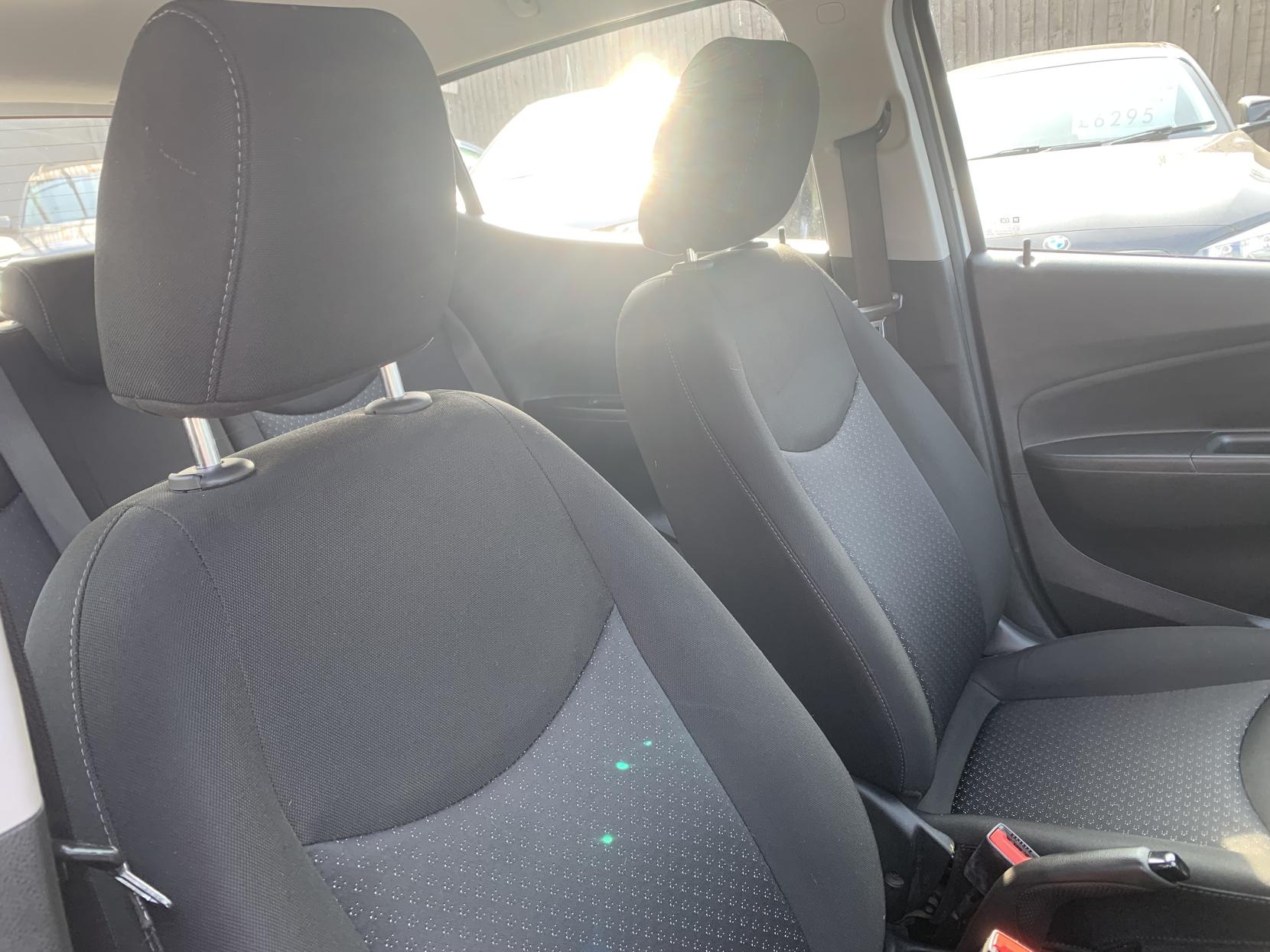 Vauxhall Viva 1.0i SE Hatchback 5dr Petrol Manual Euro 6 (a/c) (73 ps)