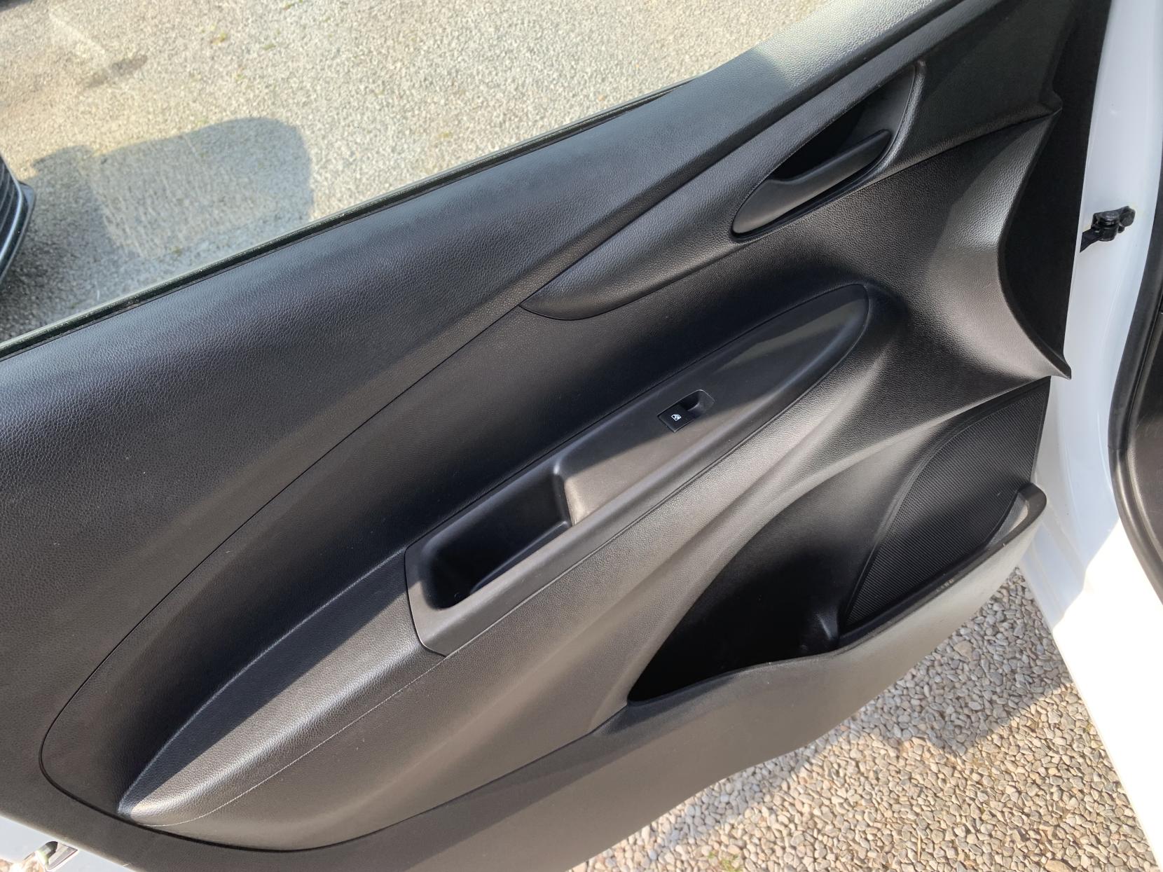 Vauxhall Viva 1.0i SE Hatchback 5dr Petrol Manual Euro 6 (a/c) (73 ps)