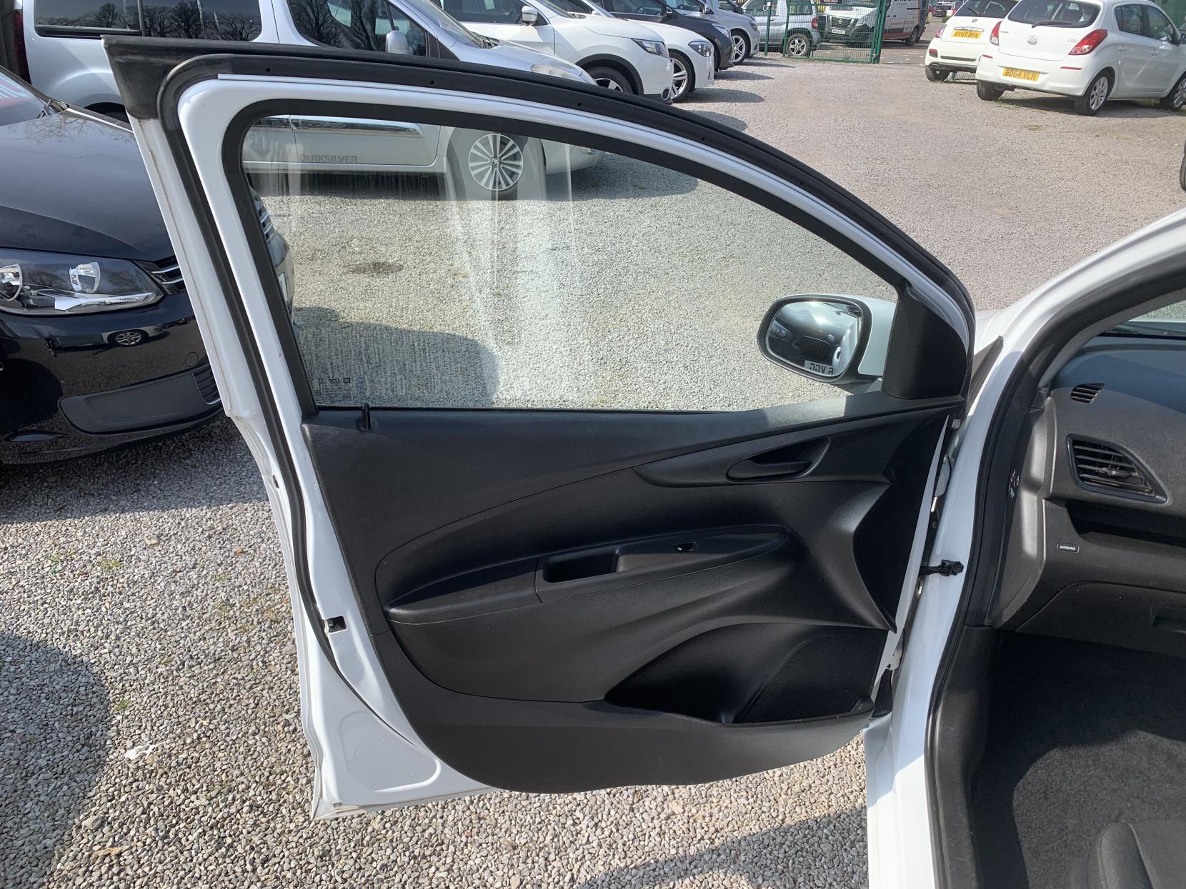 Vauxhall Viva 1.0i SE Hatchback 5dr Petrol Manual Euro 6 (a/c) (73 ps)