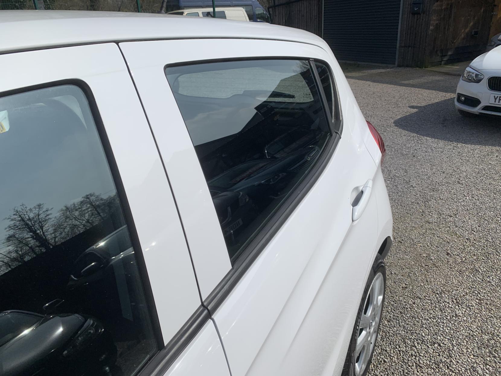 Vauxhall Viva 1.0i SE Hatchback 5dr Petrol Manual Euro 6 (a/c) (73 ps)