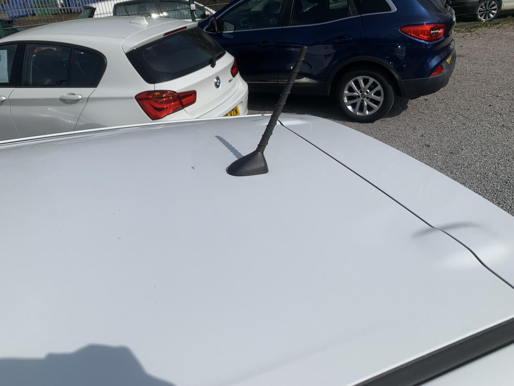 Vauxhall Viva 1.0i SE Hatchback 5dr Petrol Manual Euro 6 (a/c) (73 ps)