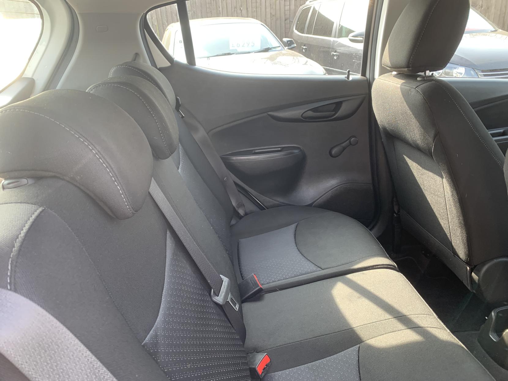 Vauxhall Viva 1.0i SE Hatchback 5dr Petrol Manual Euro 6 (a/c) (73 ps)