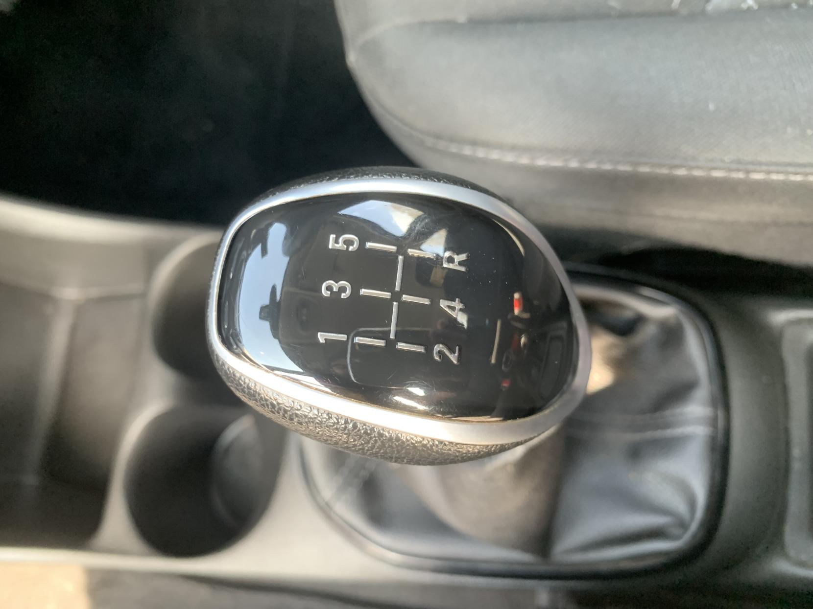 Vauxhall Viva 1.0i SE Hatchback 5dr Petrol Manual Euro 6 (a/c) (73 ps)