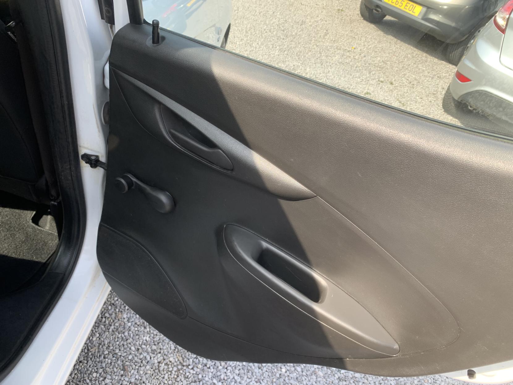 Vauxhall Viva 1.0i SE Hatchback 5dr Petrol Manual Euro 6 (a/c) (73 ps)